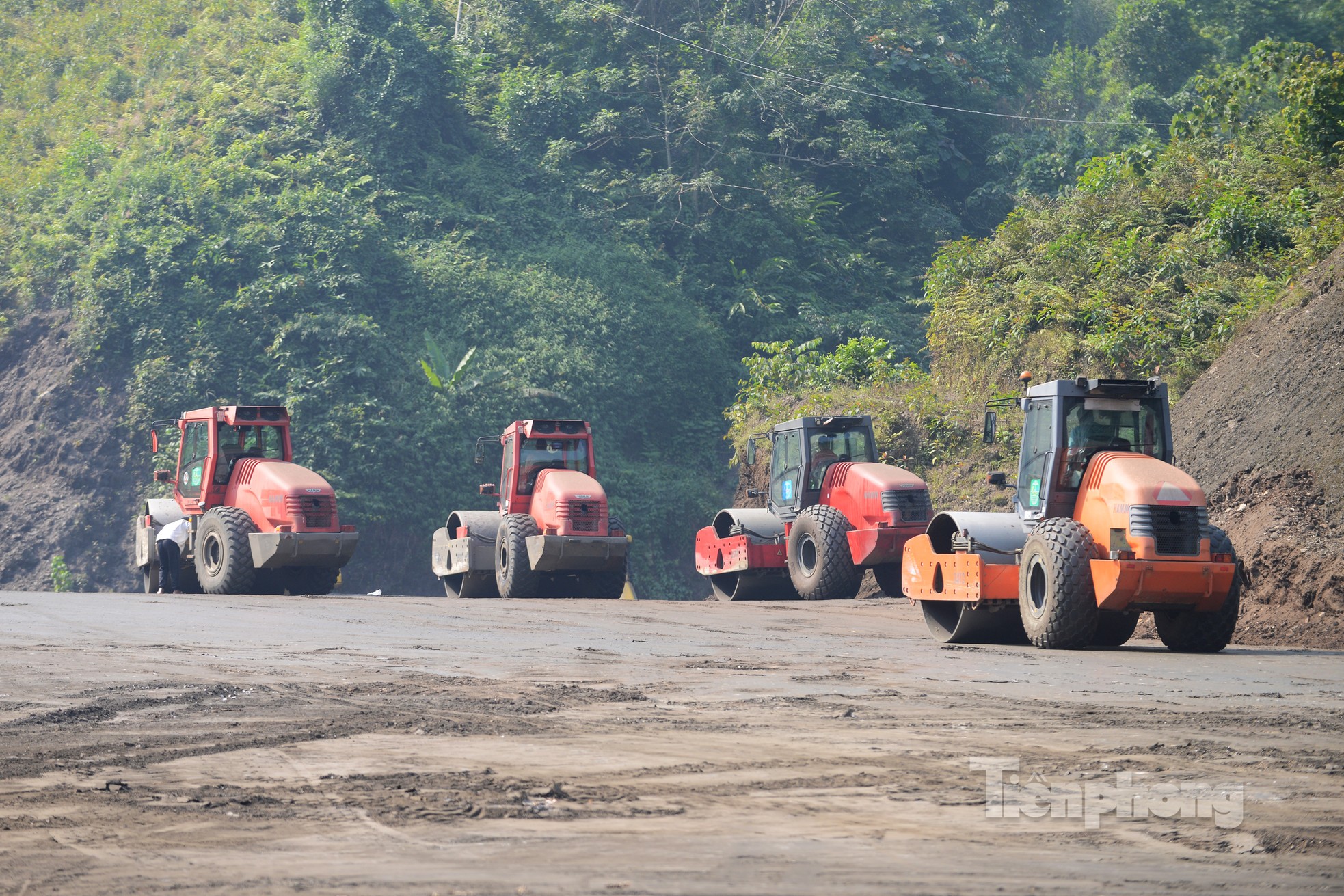 Hối hả thi công, đẩy nhanh tiến độ cao tốc Tuyên Quang - Hà Giang ảnh 6