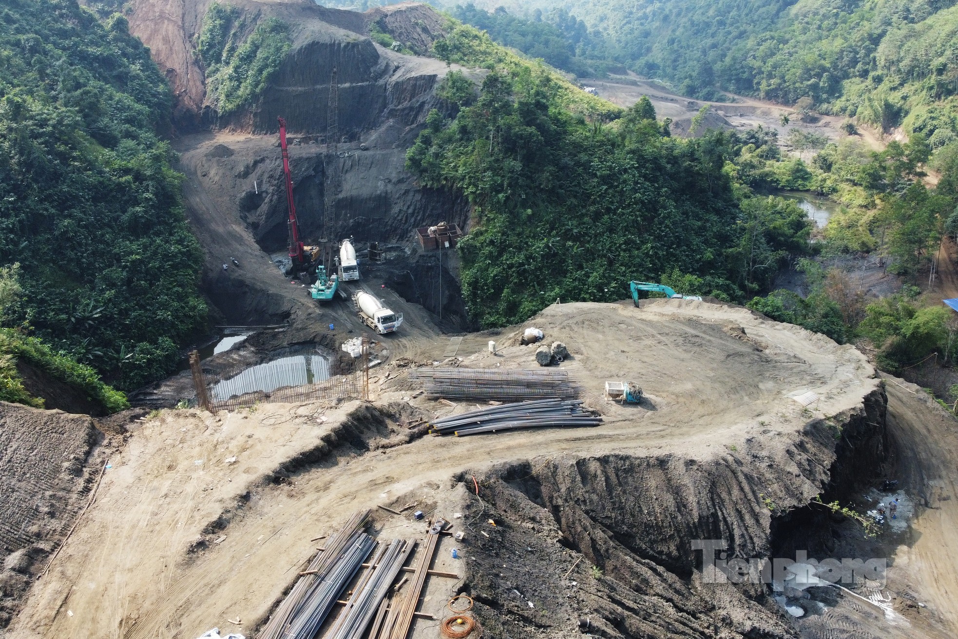 Hối hả thi công, đẩy nhanh tiến độ cao tốc Tuyên Quang - Hà Giang ảnh 11
