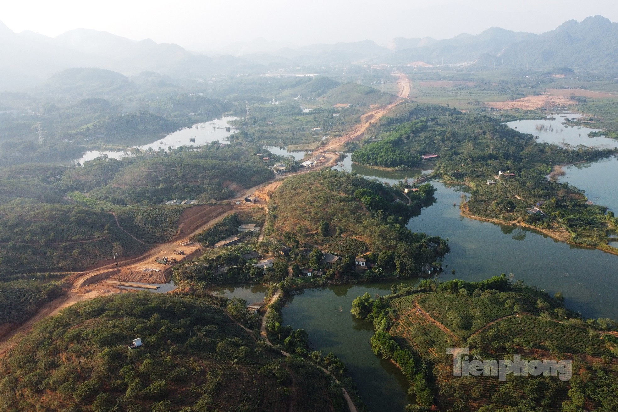Hối hả thi công, đẩy nhanh tiến độ cao tốc Tuyên Quang - Hà Giang ảnh 12