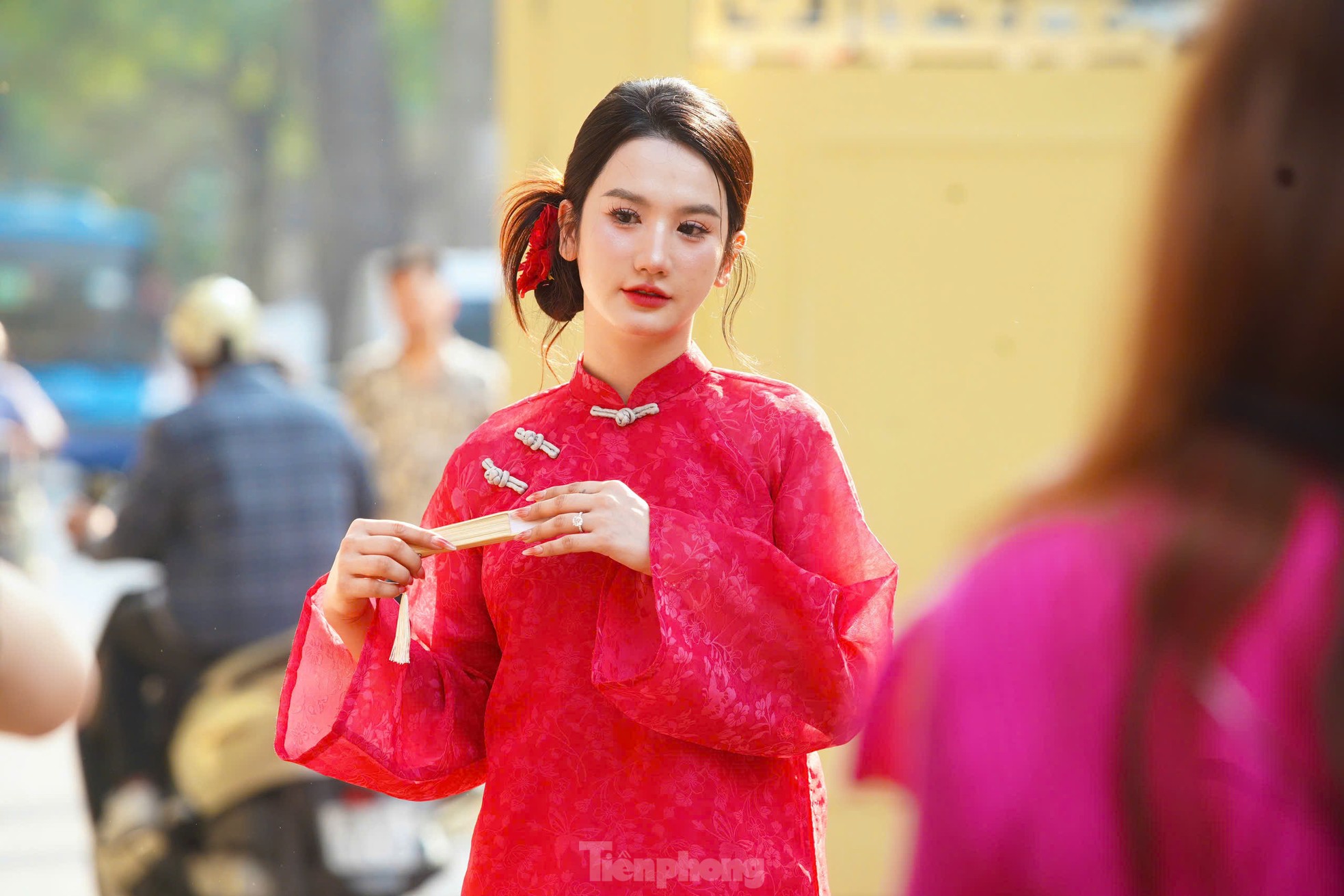Phố bích họa Phùng Hưng khác lạ dịp Tết ảnh 13