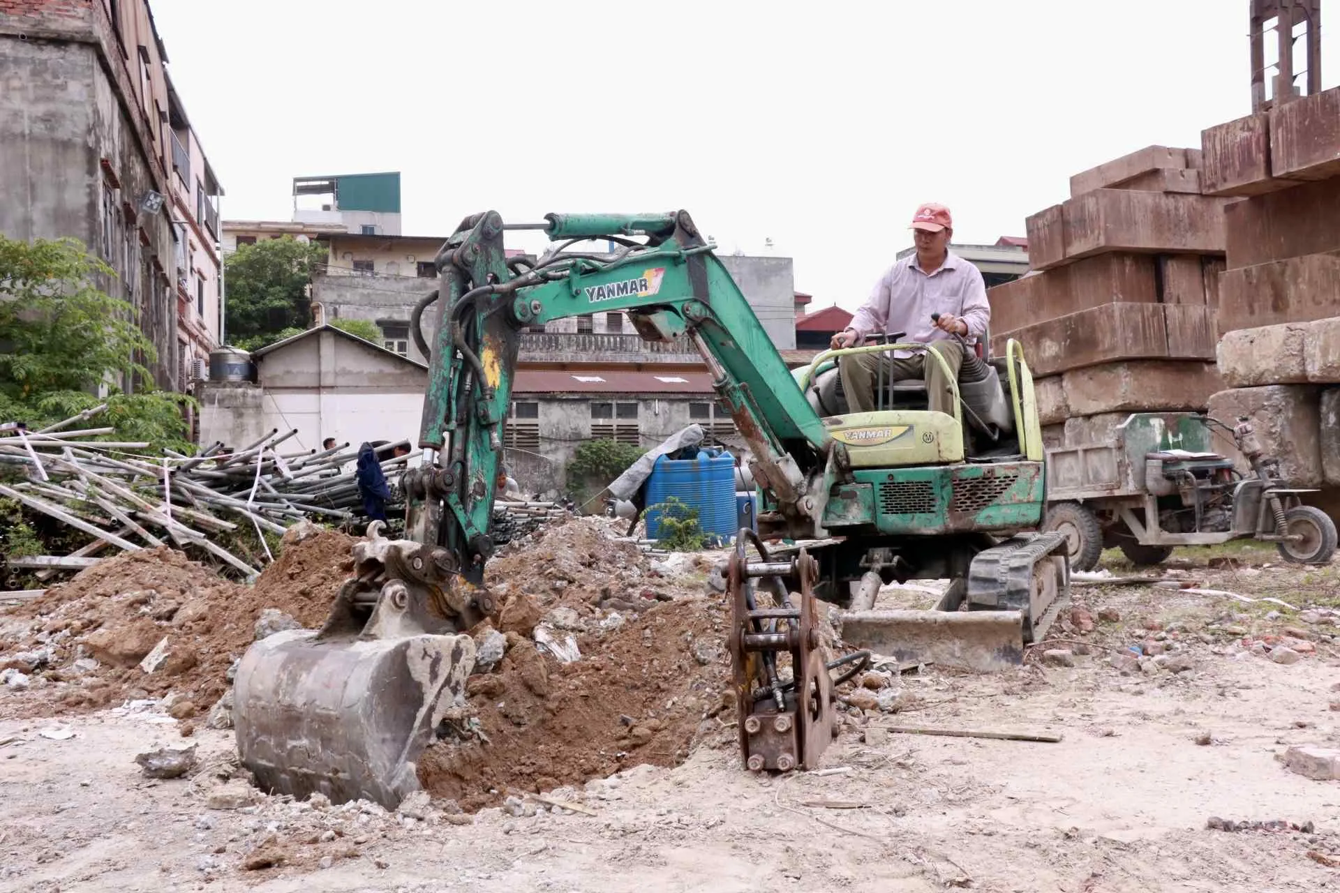 Công trường dự án cao tốc kết hợp đường sắt đô thị V+: Vượt khó để bám tiến độ ảnh 2