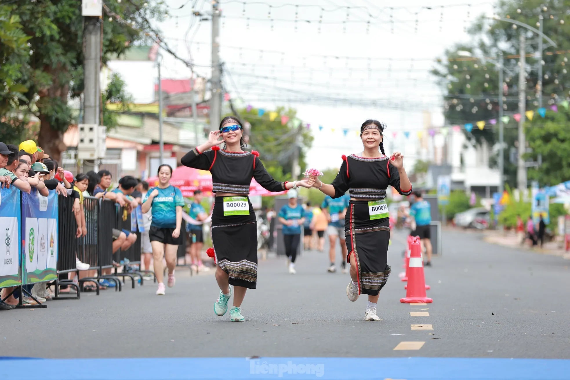 Hàng trăm runner đua tài, khám phá văn hóa M'nông, hướng về cộng đồng ảnh 4