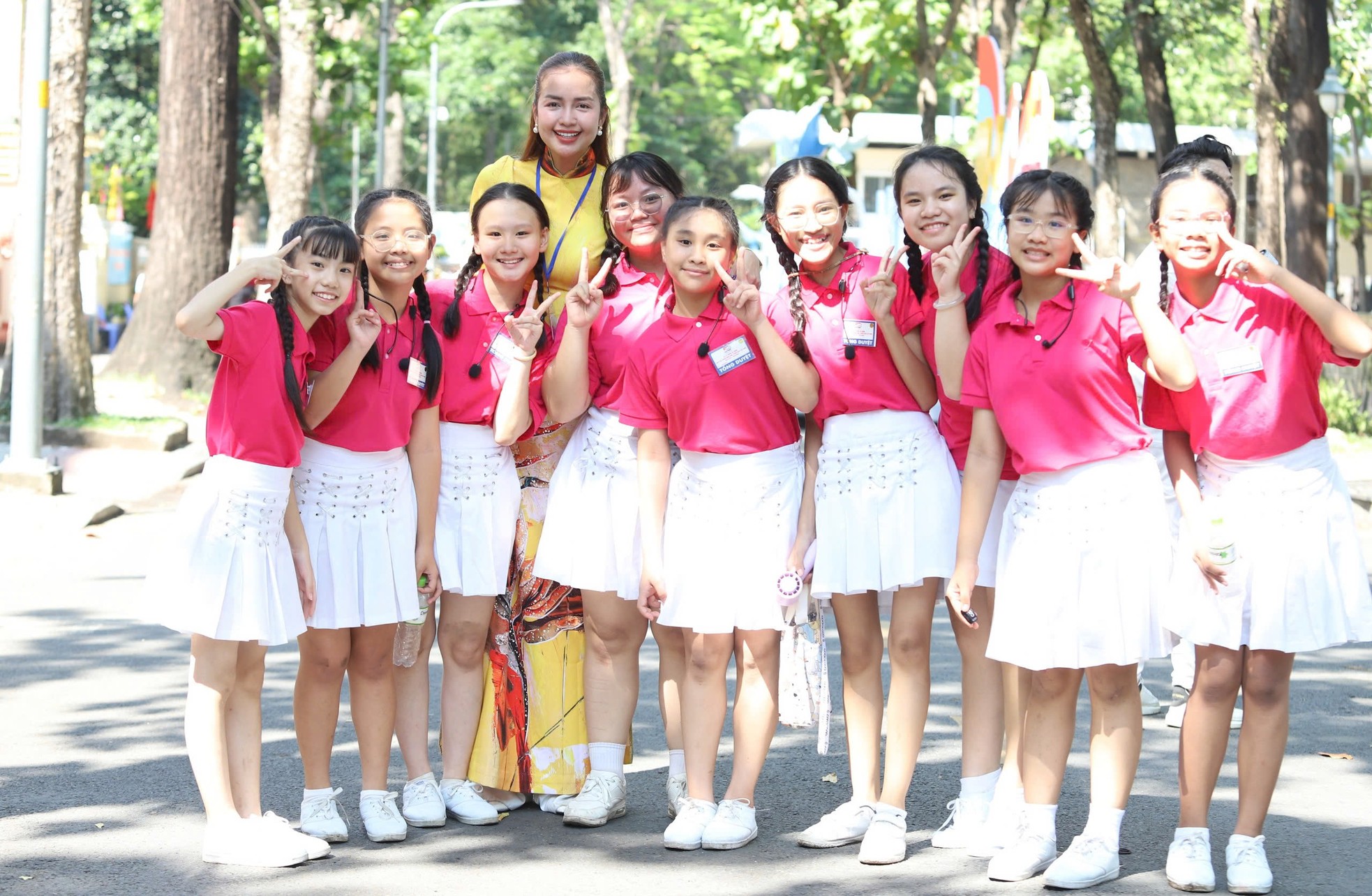 Hoa hậu Tiểu Vy và hơn 50 nghệ sĩ rạng rỡ tại buổi tổng duyệt diễu binh, diễu hành cấp Nhà nước ảnh 8