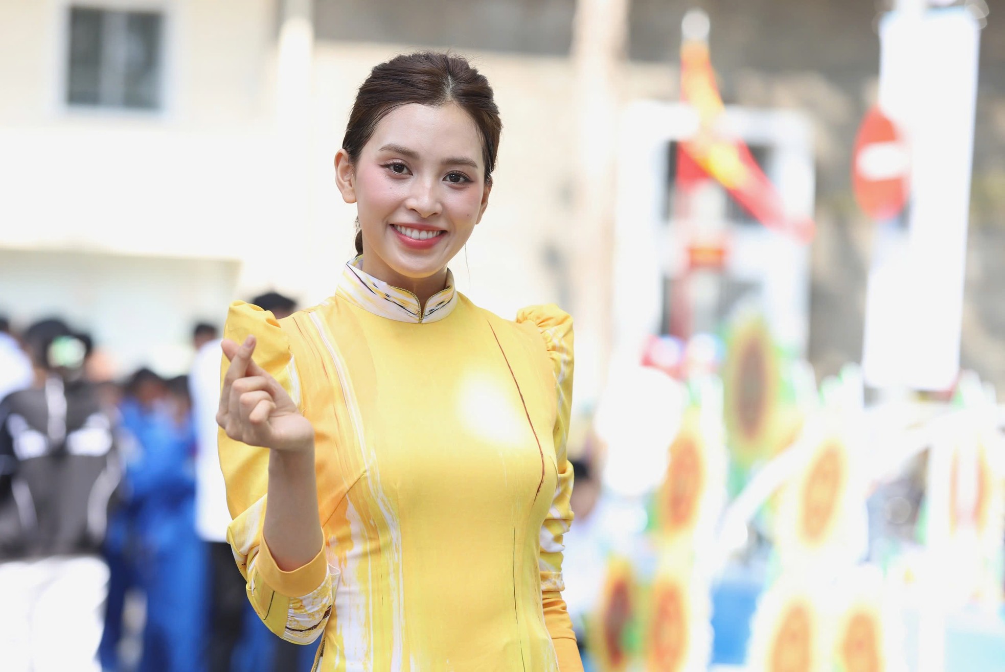 Hoa hậu Tiểu Vy và hơn 50 nghệ sĩ rạng rỡ tại buổi tổng duyệt diễu binh, diễu hành cấp Nhà nước ảnh 3
