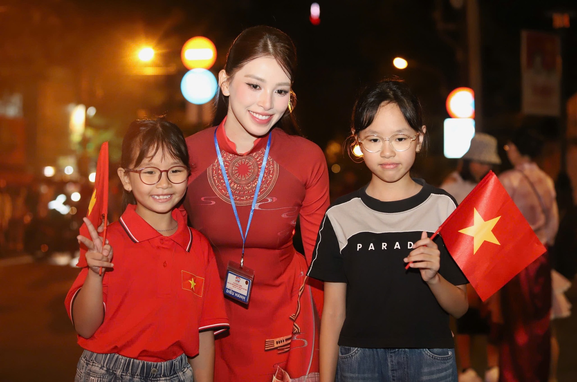 Hoa hậu Thanh Thủy, Tiểu Vy cùng 50 nghệ sĩ có mặt từ 2h sáng chờ diễu binh, diễu hành ảnh 14