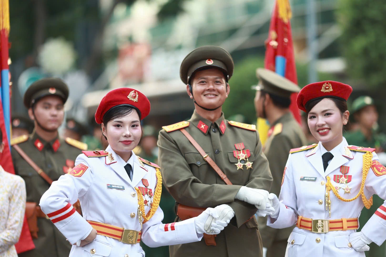 Cận nhan sắc nữ chiến sĩ trong Lễ diễu binh, diễu hành 30/4 ảnh 15