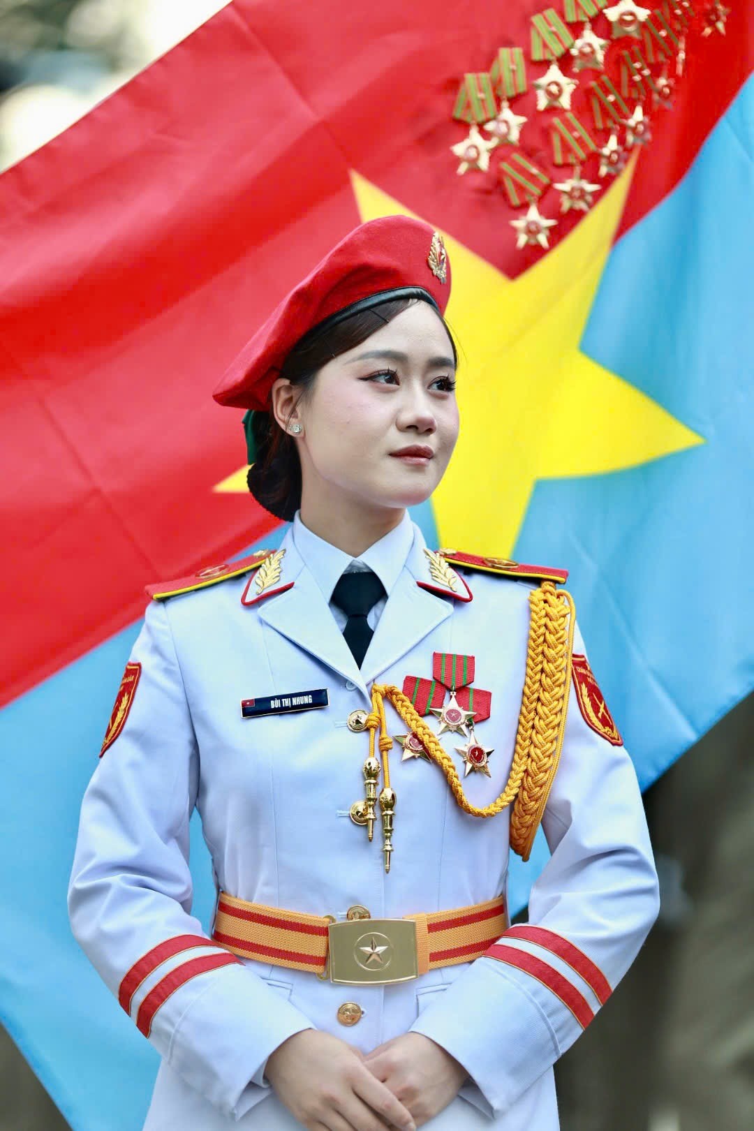 Cận nhan sắc nữ chiến sĩ trong Lễ diễu binh, diễu hành 30/4 ảnh 11