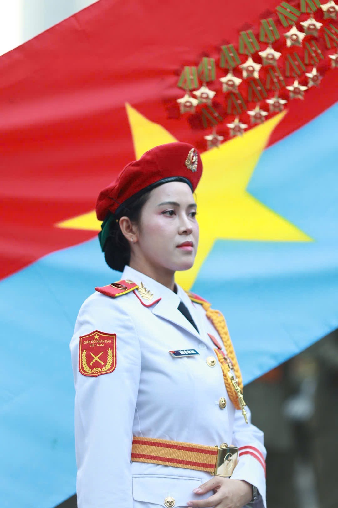 Cận nhan sắc nữ chiến sĩ trong Lễ diễu binh, diễu hành 30/4 ảnh 10