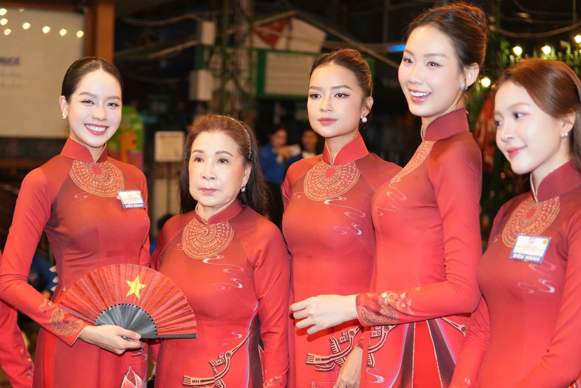 Hoa hậu Thanh Thủy, Tiểu Vy cùng 50 nghệ sĩ có mặt từ 2h sáng chờ diễu binh, diễu hành ảnh 5