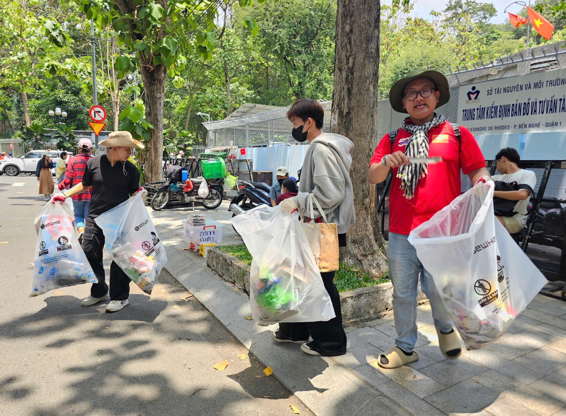 Việc đầu tiên người trẻ làm sau Lễ diễu binh 30/4 ảnh 14