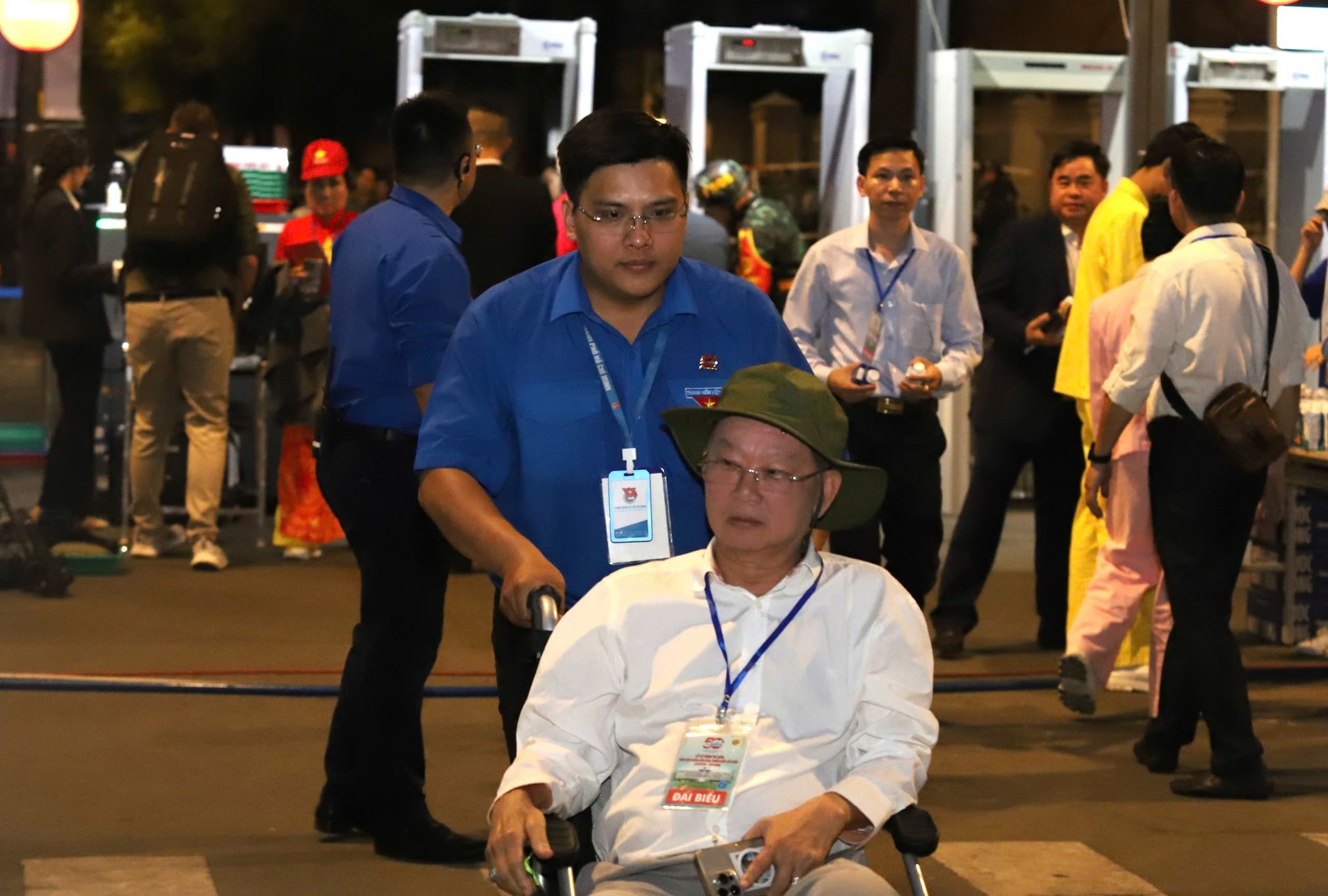 Việc đầu tiên người trẻ làm sau Lễ diễu binh 30/4 ảnh 17