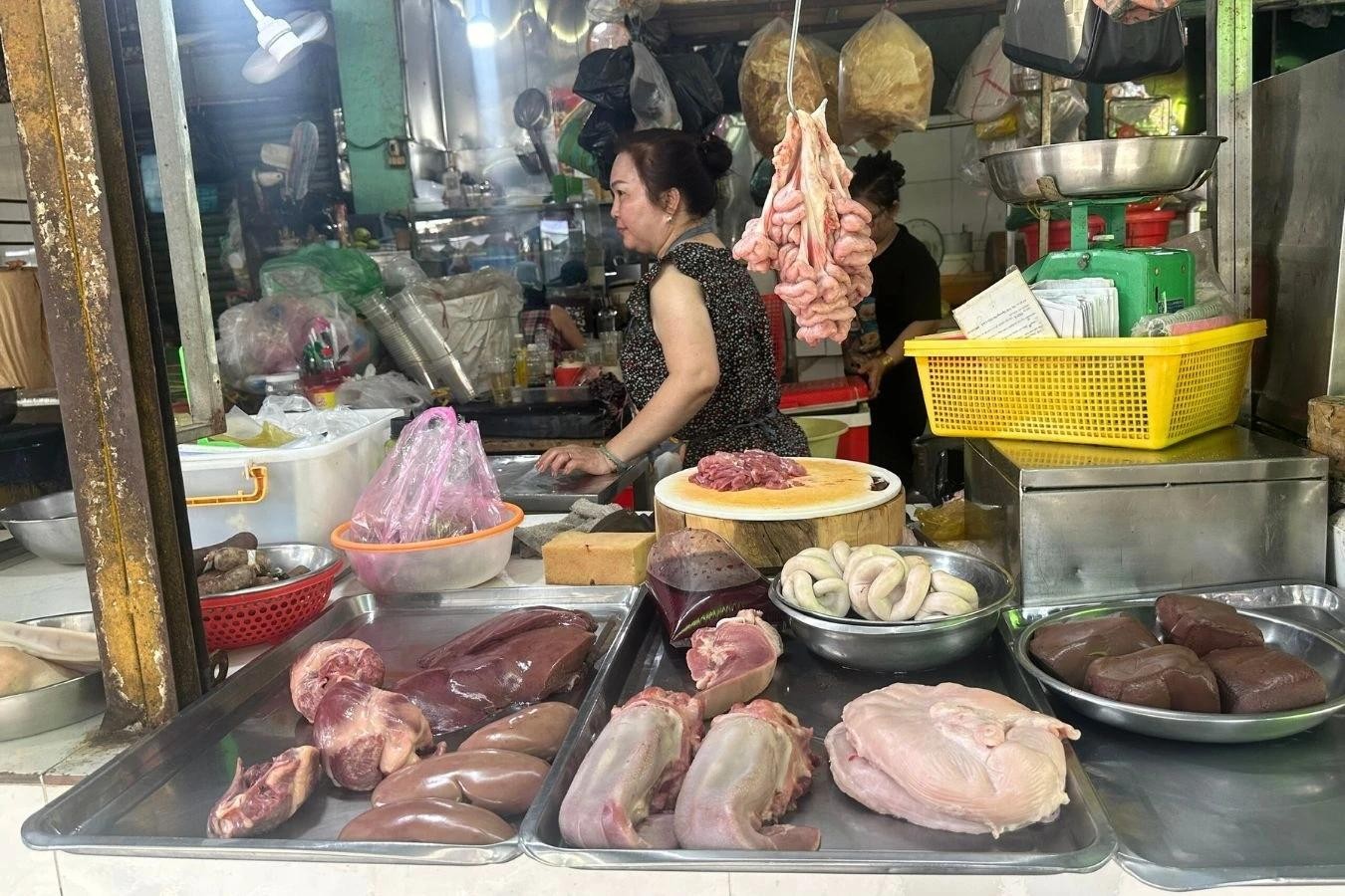 Hàng nghìn con heo mới có 1 con có lòng xe điếu, nhưng chỉ dài khoảng 1 m ảnh 2