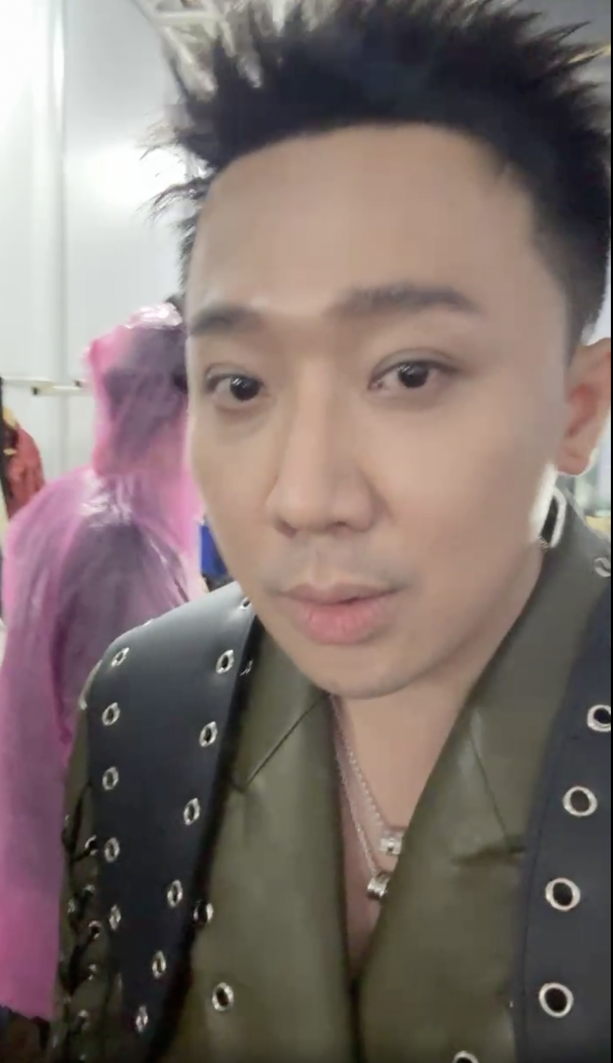 Mưa lớn đổ xuống show Anh trai ở Mỹ Đình, Trấn Thành phản ứng: 'Mưa tan nát, giống lũ lụt vậy' ảnh 8