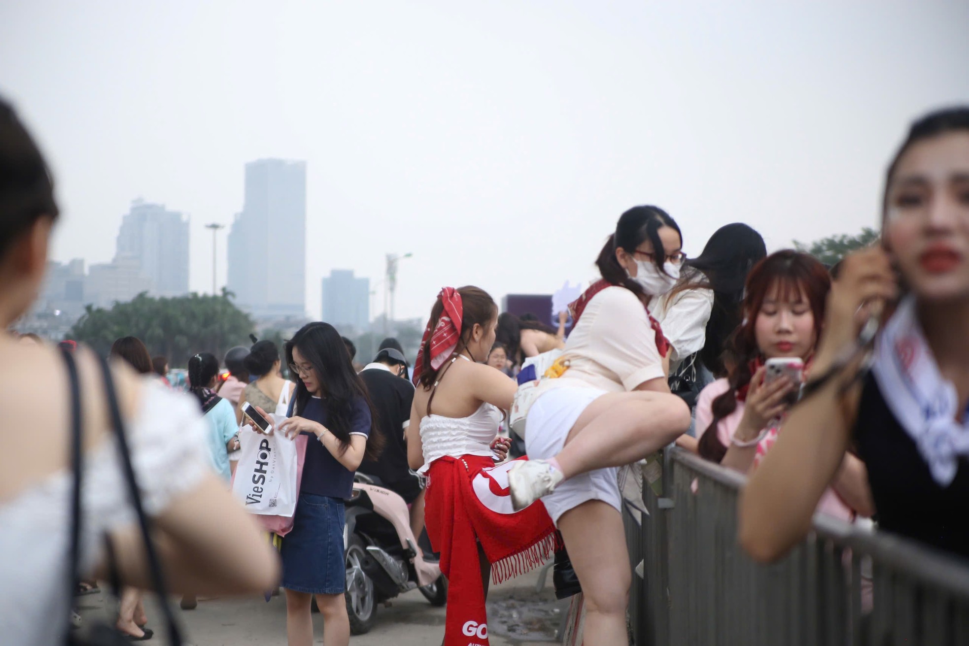 Biển người đổ về sân Mỹ Đình ảnh 7