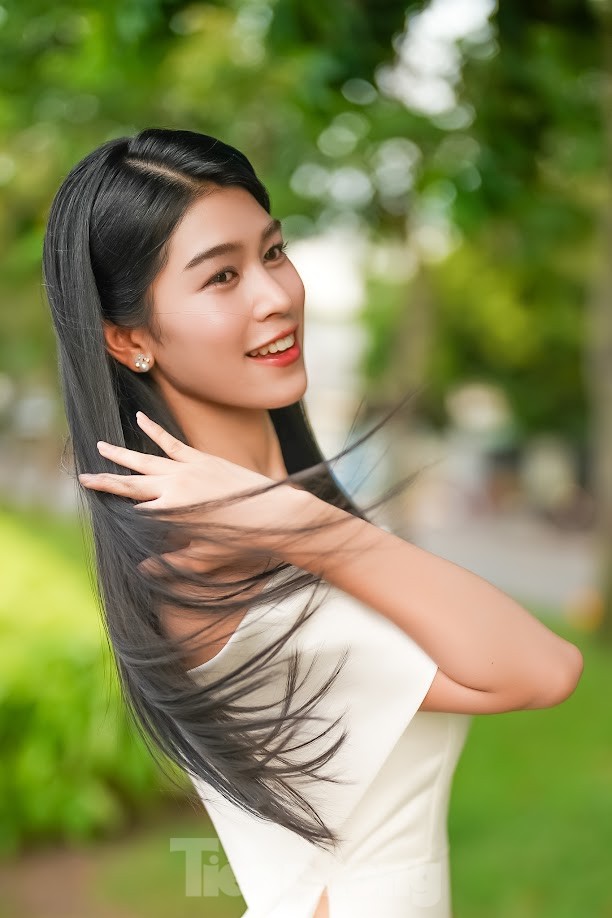 'Con nhà người ta' vào chung kết Hoa hậu Việt Nam: Thành thạo tiếng Anh - Pháp, đạt giải piano quốc tế năm 13 tuổi ảnh 5
