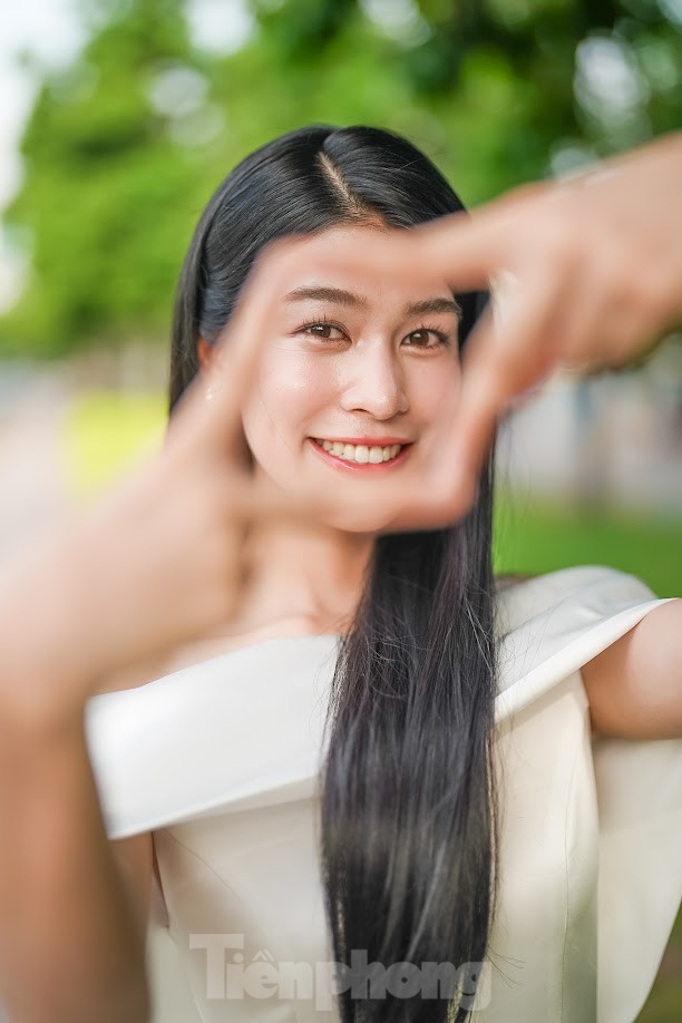 'Con nhà người ta' vào chung kết Hoa hậu Việt Nam: Thành thạo tiếng Anh - Pháp, đạt giải piano quốc tế năm 13 tuổi ảnh 4