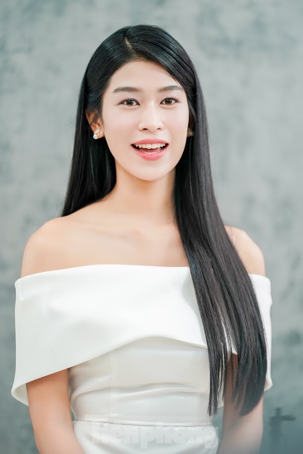 'Con nhà người ta' vào chung kết Hoa hậu Việt Nam: Thành thạo tiếng Anh - Pháp, đạt giải piano quốc tế năm 13 tuổi ảnh 10