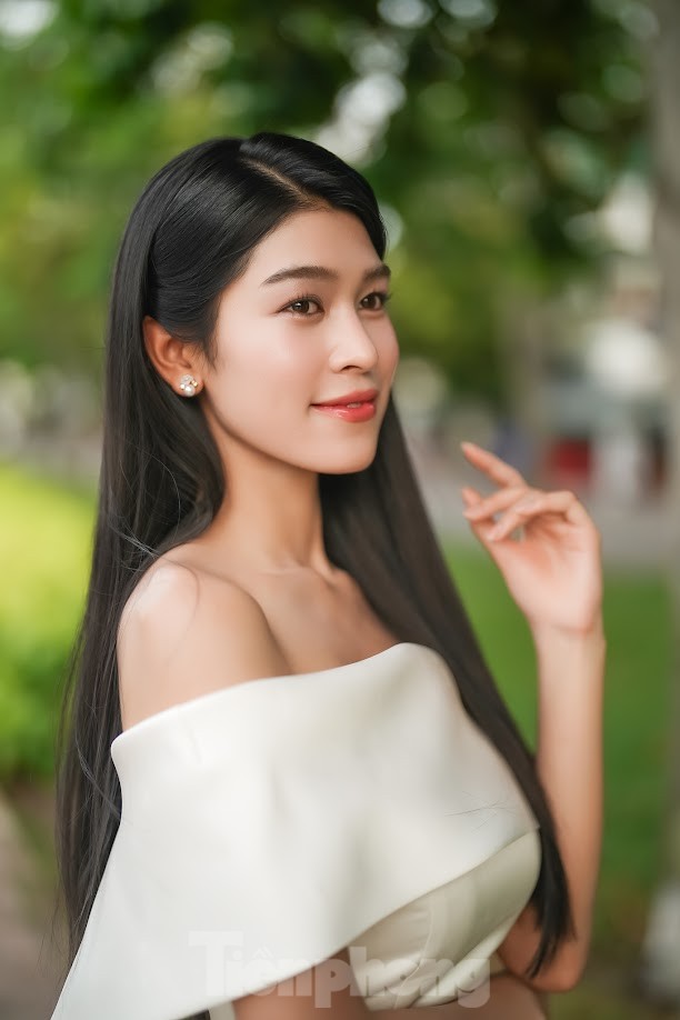 'Con nhà người ta' vào chung kết Hoa hậu Việt Nam: Thành thạo tiếng Anh - Pháp, đạt giải piano quốc tế năm 13 tuổi ảnh 3
