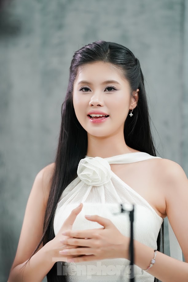 Cô gái đòi lập nhóm nhạc tại nhà chung Hoa hậu Việt Nam ảnh 15