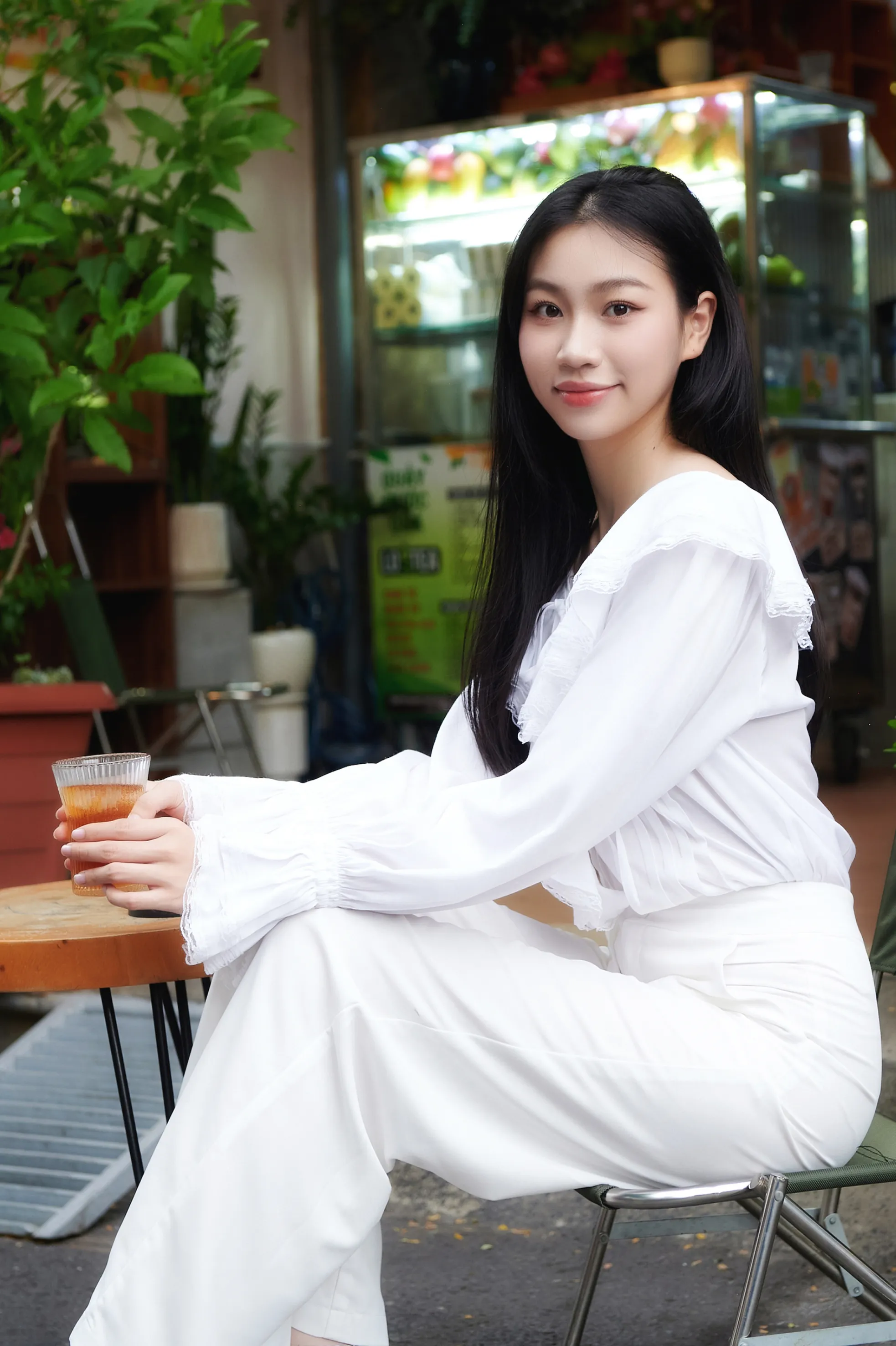 Tuổi thơ chăn trâu, tập catwalk ngoài ruộng của thí sinh Huyền Cơ ở Hoa hậu Việt Nam ảnh 6