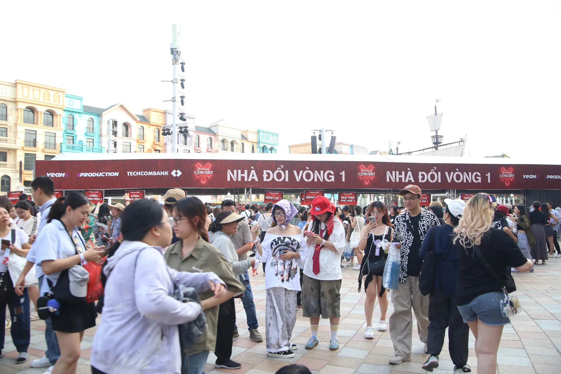 Biển người đổ về Hưng Yên ảnh 3