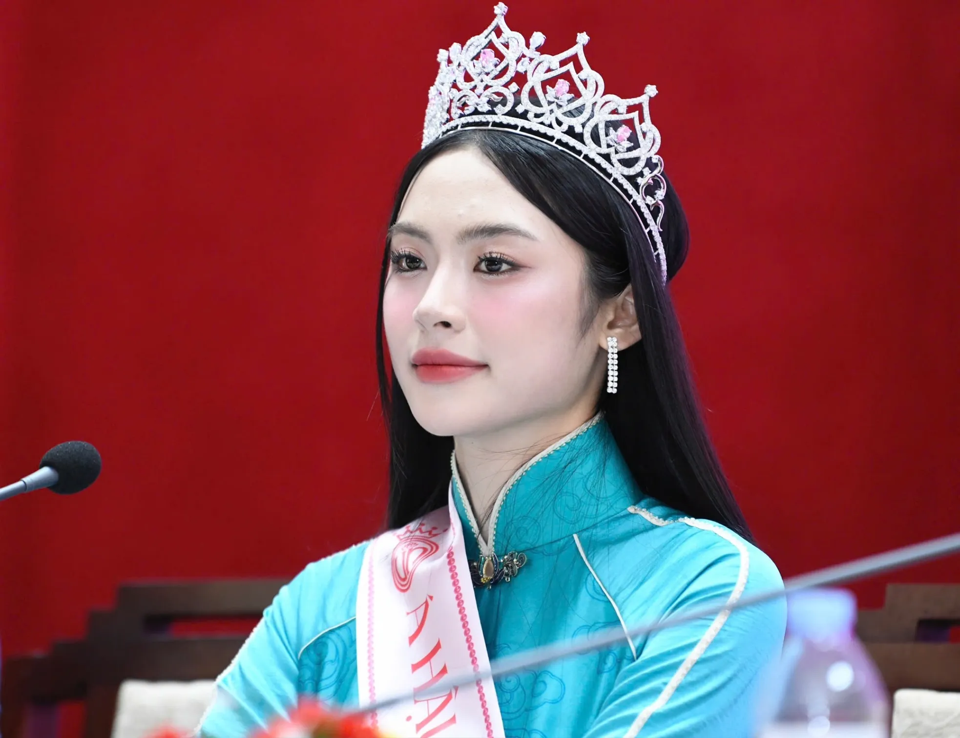 Hoa hậu Trúc Linh, Á hậu Châu Anh và Vân Nhi sau đêm đăng quang ảnh 17