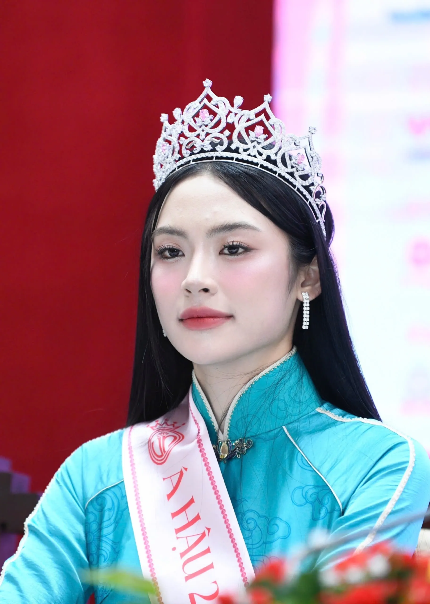 Hoa hậu Trúc Linh, Á hậu Châu Anh và Vân Nhi sau đêm đăng quang ảnh 18