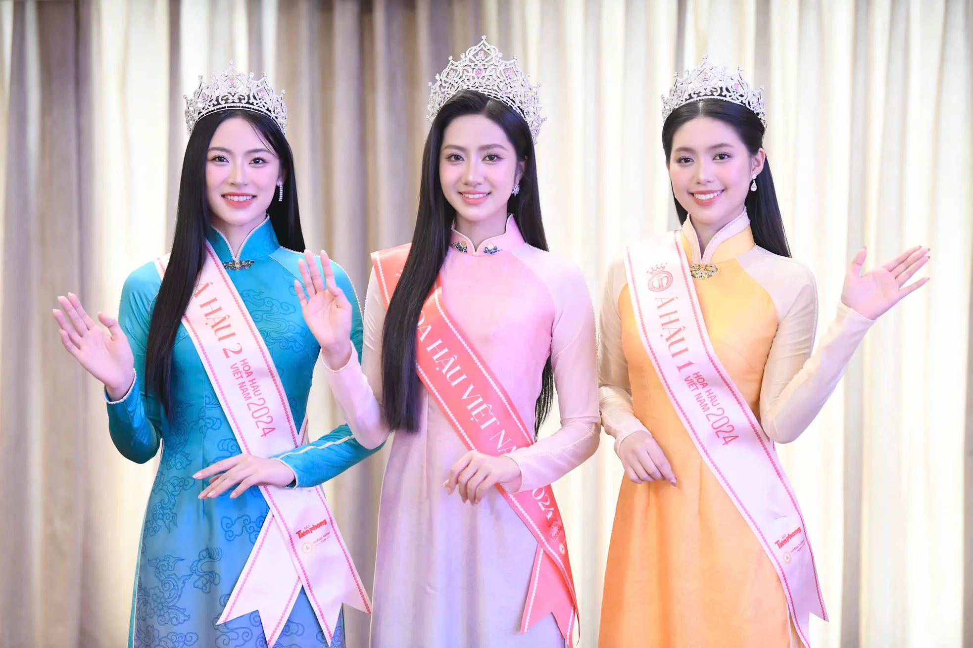Hoa hậu Trúc Linh, Á hậu Châu Anh và Vân Nhi sau đêm đăng quang ảnh 3
