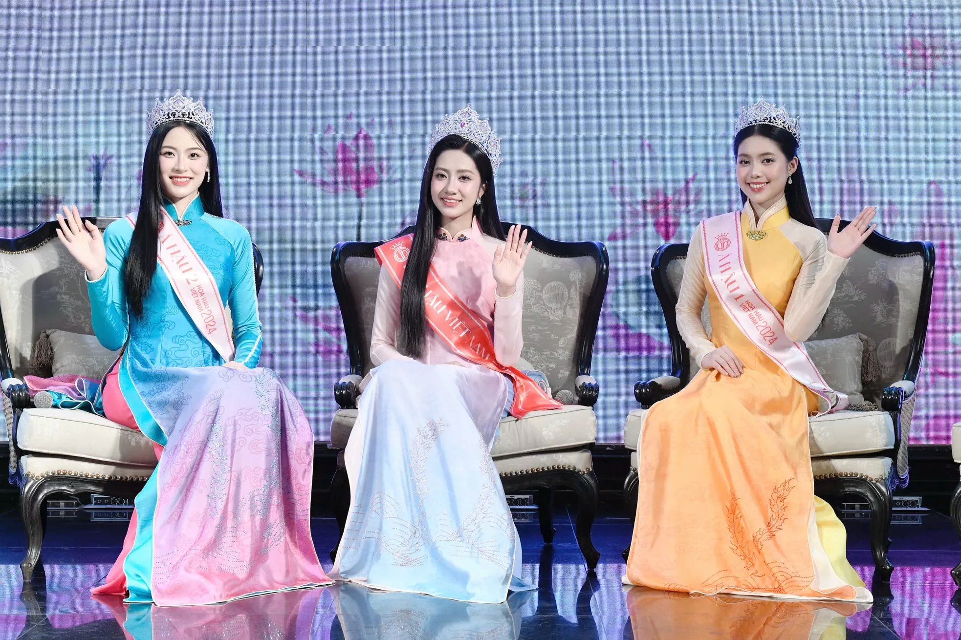 Hoa hậu Trúc Linh, Á hậu Châu Anh và Vân Nhi sau đêm đăng quang ảnh 2