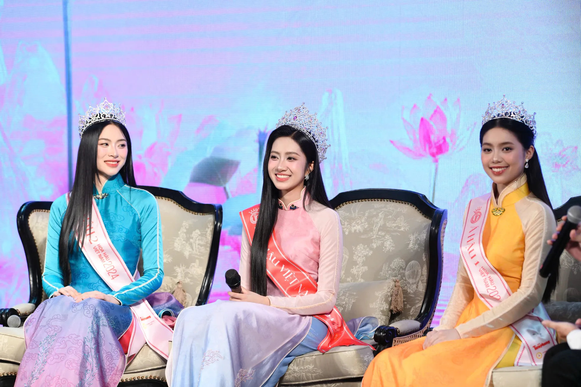 Hoa hậu Trúc Linh, Á hậu Châu Anh và Vân Nhi sau đêm đăng quang ảnh 1