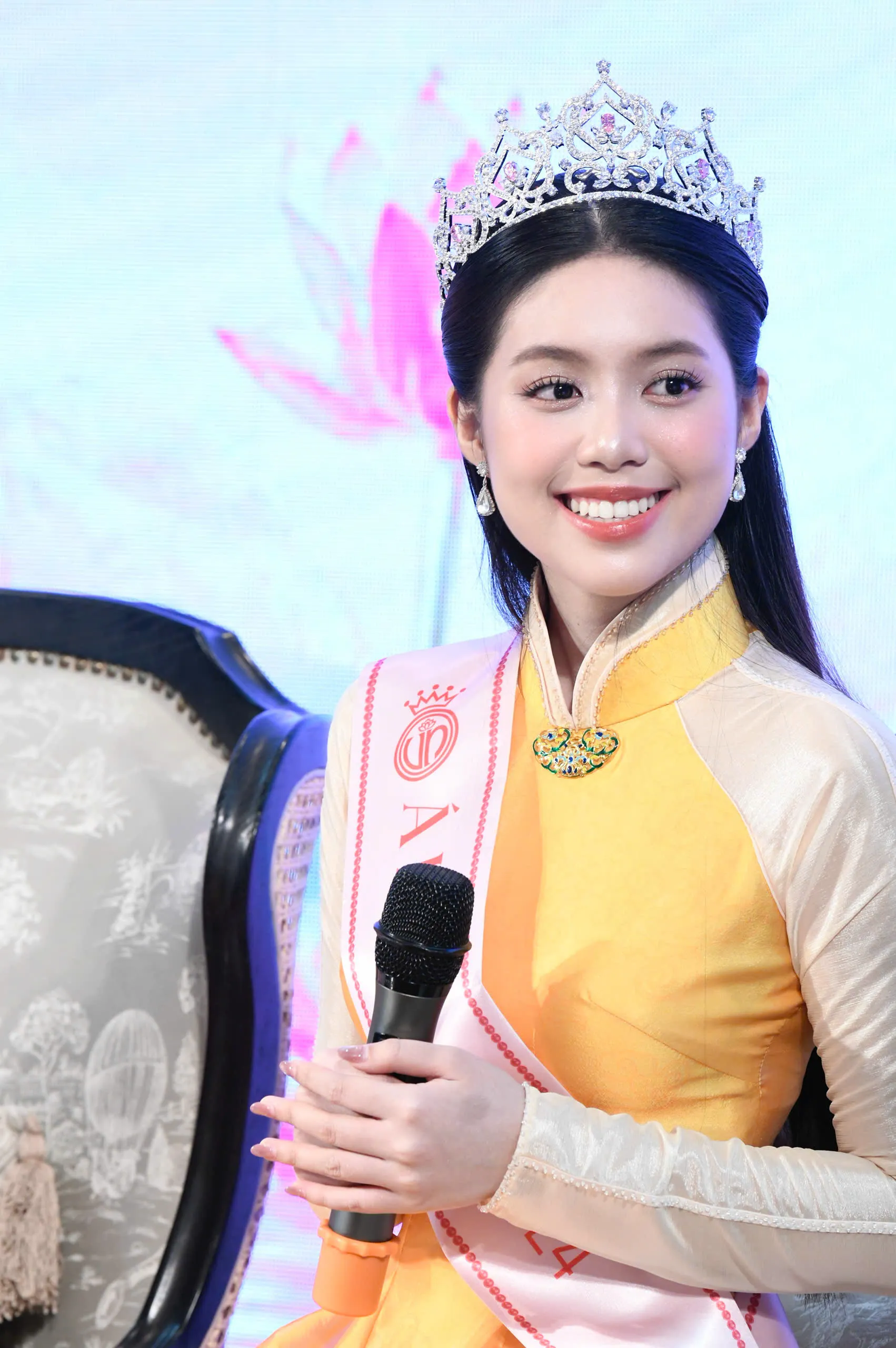Hoa hậu Trúc Linh, Á hậu Châu Anh và Vân Nhi sau đêm đăng quang ảnh 10