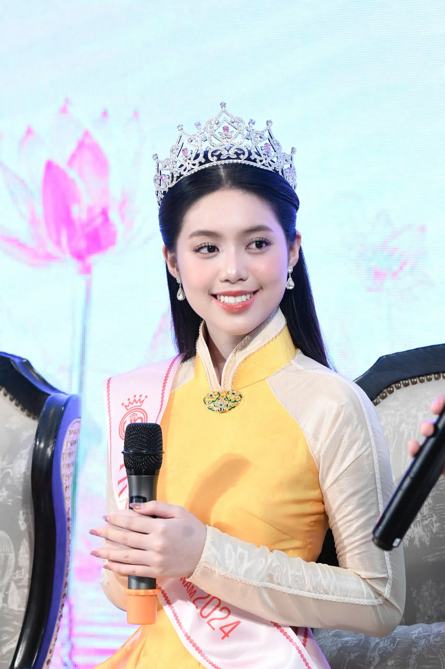 Nhan sắc phát sáng của Á hậu quân nhân Trần Ngọc Châu Anh ảnh 8