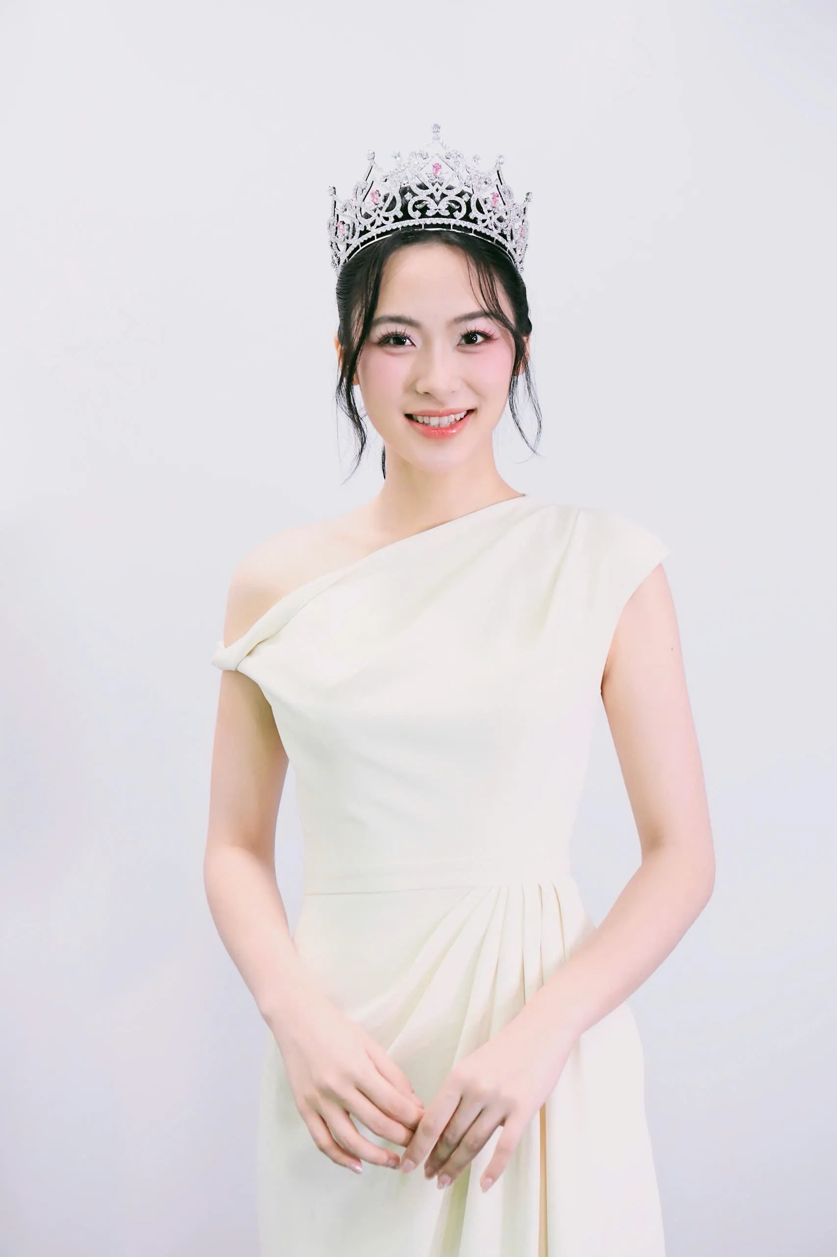 Chiều nay, Hoa hậu Hà Trúc Linh và hai Á hậu họp báo ra mắt truyền thông ảnh 7