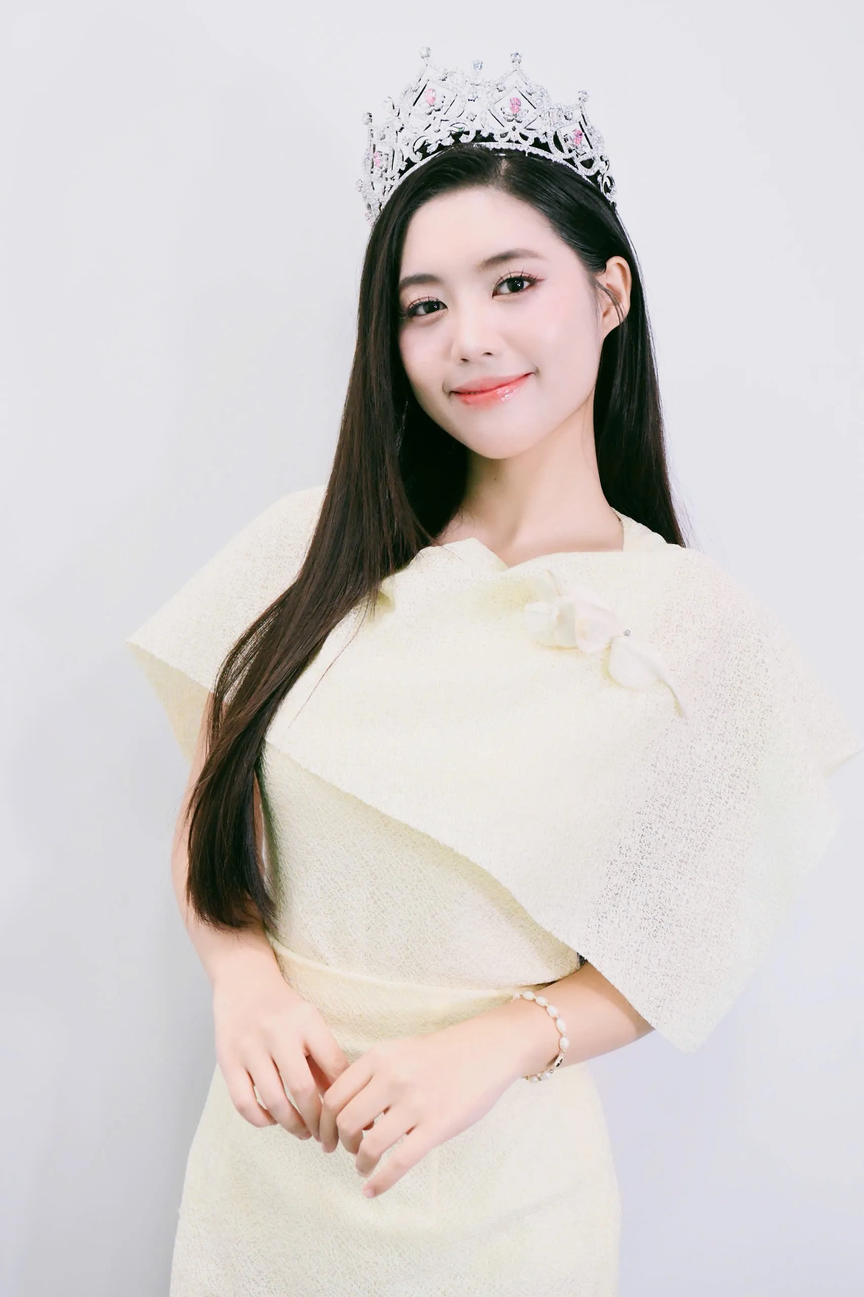 Chiều nay, Hoa hậu Hà Trúc Linh và hai Á hậu họp báo ra mắt truyền thông ảnh 13