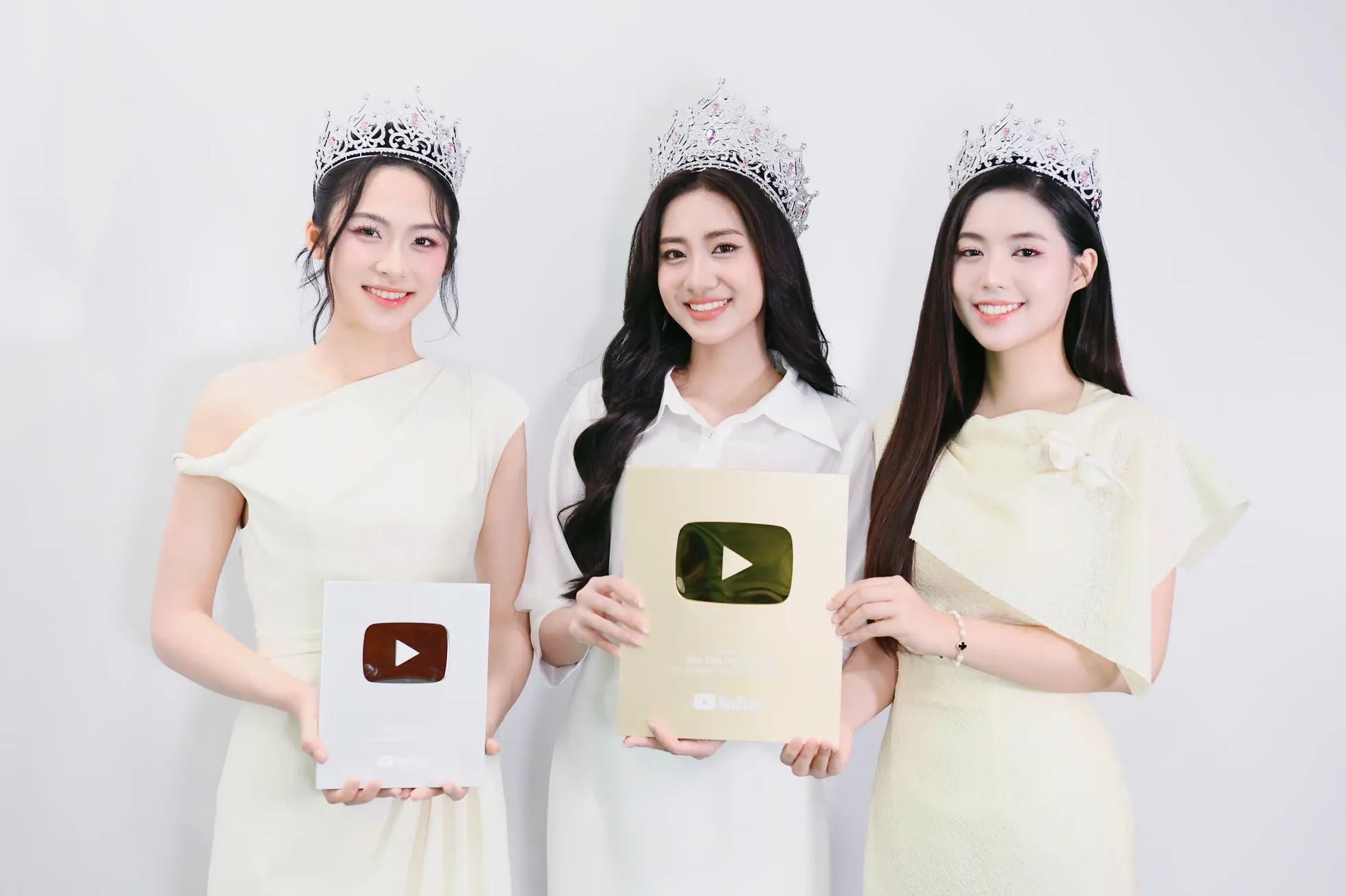 Chiều nay, Hoa hậu Hà Trúc Linh và hai Á hậu họp báo ra mắt truyền thông ảnh 2