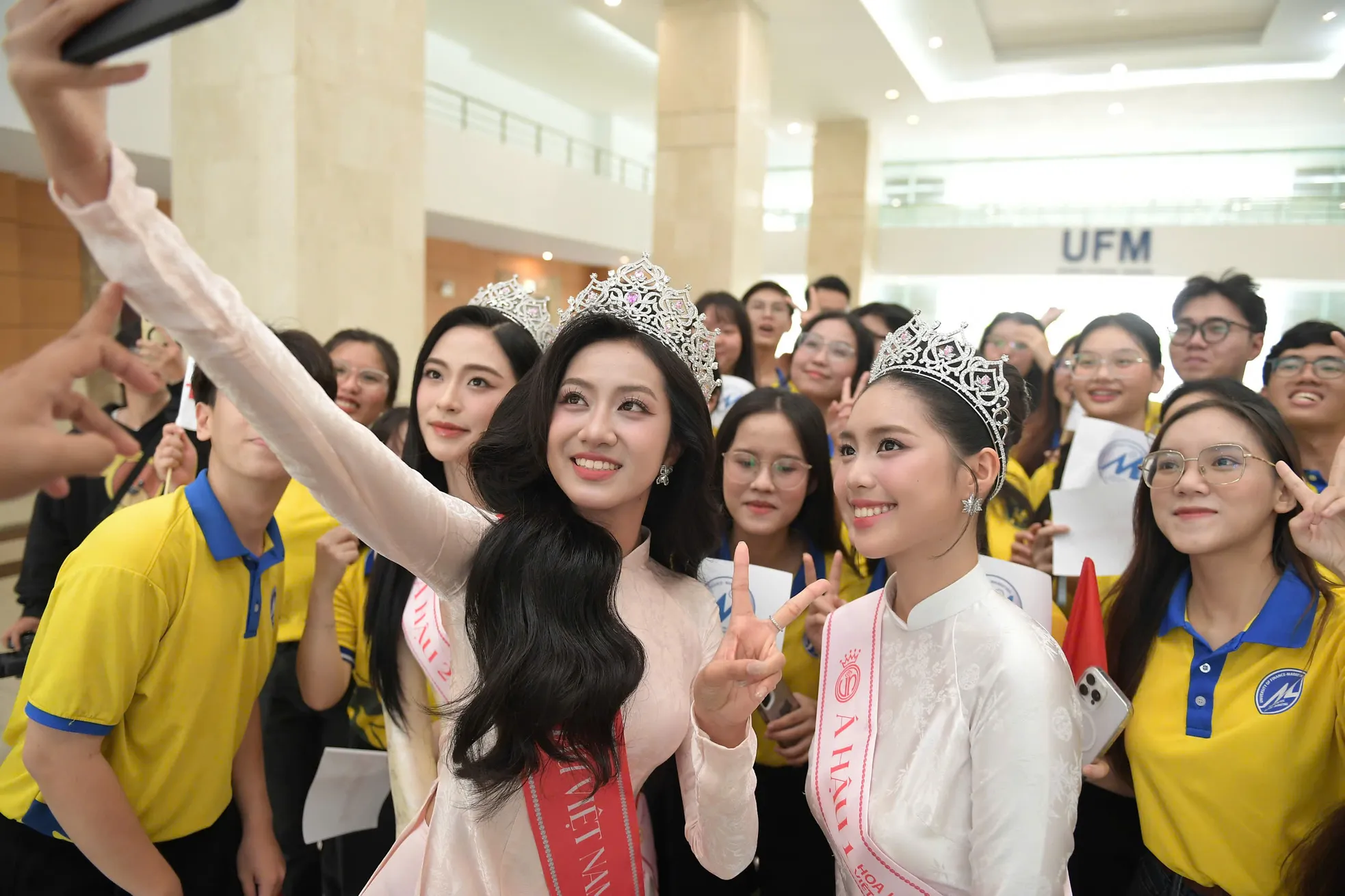 Hoa hậu Hà Trúc Linh: 'Sức mạnh nội tại giúp ta vượt qua thử thách' ảnh 2