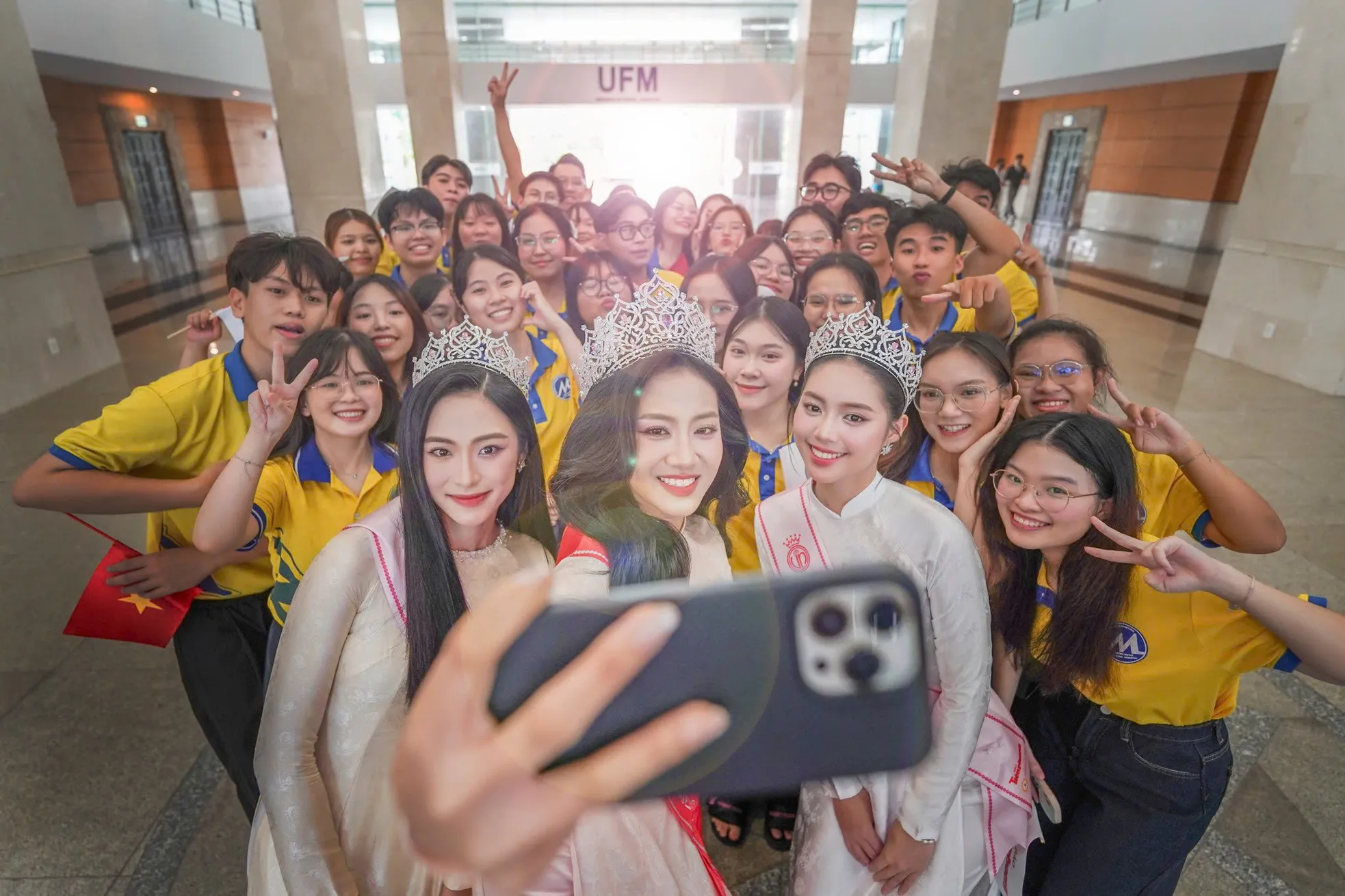 Hoa hậu Hà Trúc Linh: 'Sức mạnh nội tại giúp ta vượt qua thử thách' ảnh 1