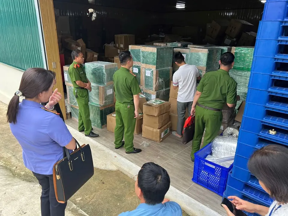 Khởi tố vụ án sản xuất hơn 22.000 sản phẩm mỹ phẩm trái phép ảnh 2