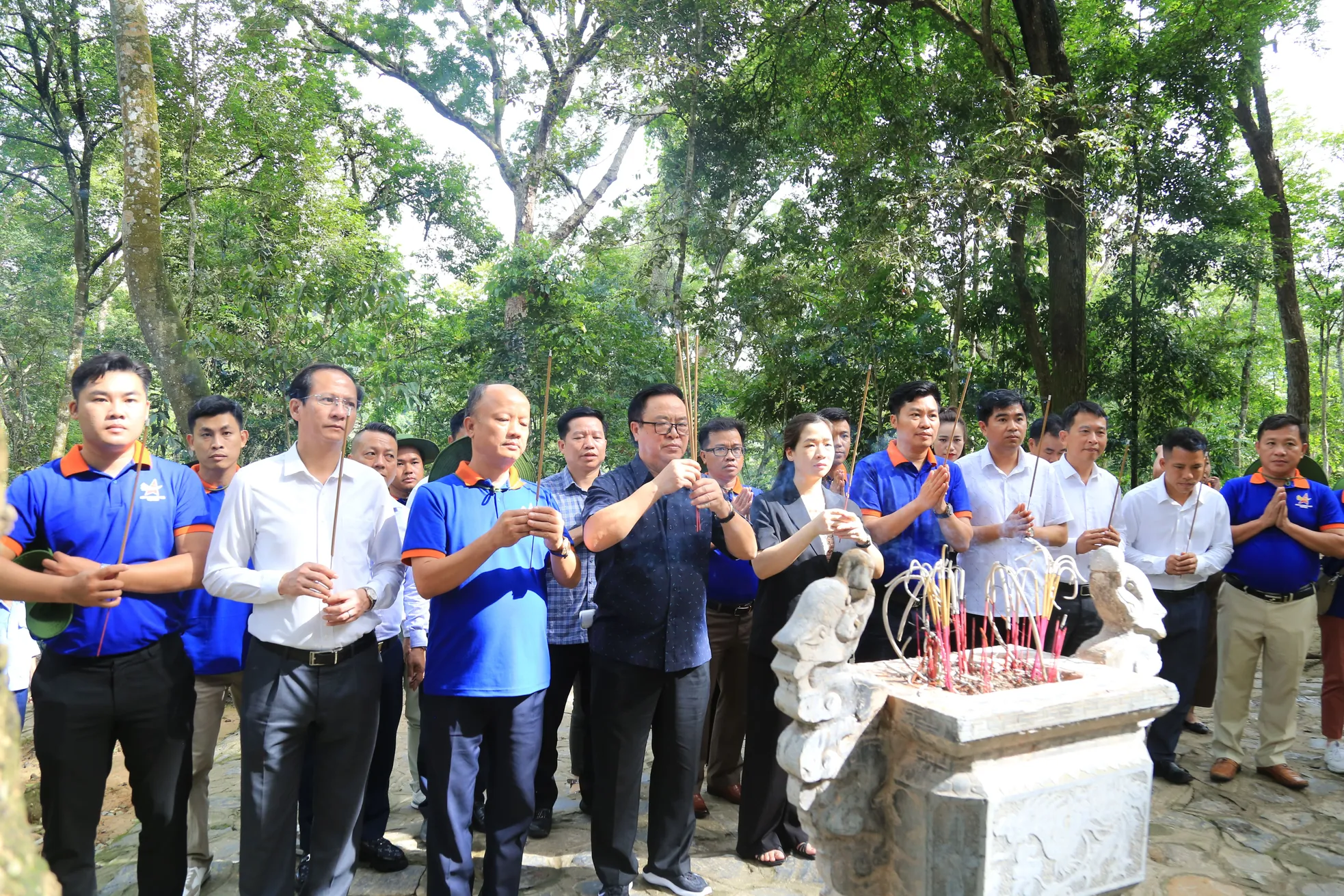 Hành trình tri ân, thắp sáng niềm tin ảnh 1