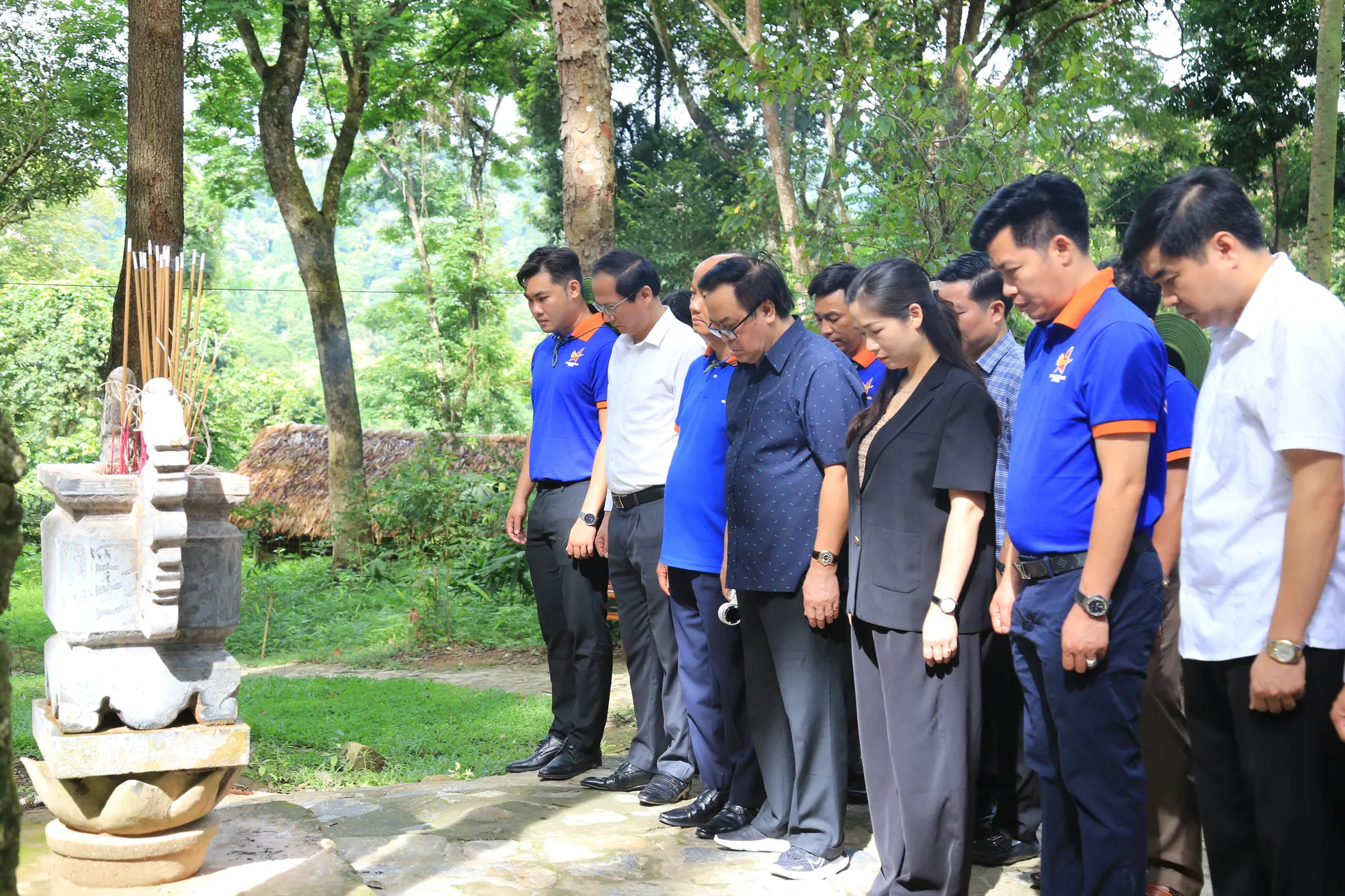 Hành trình tri ân, thắp sáng niềm tin ảnh 2