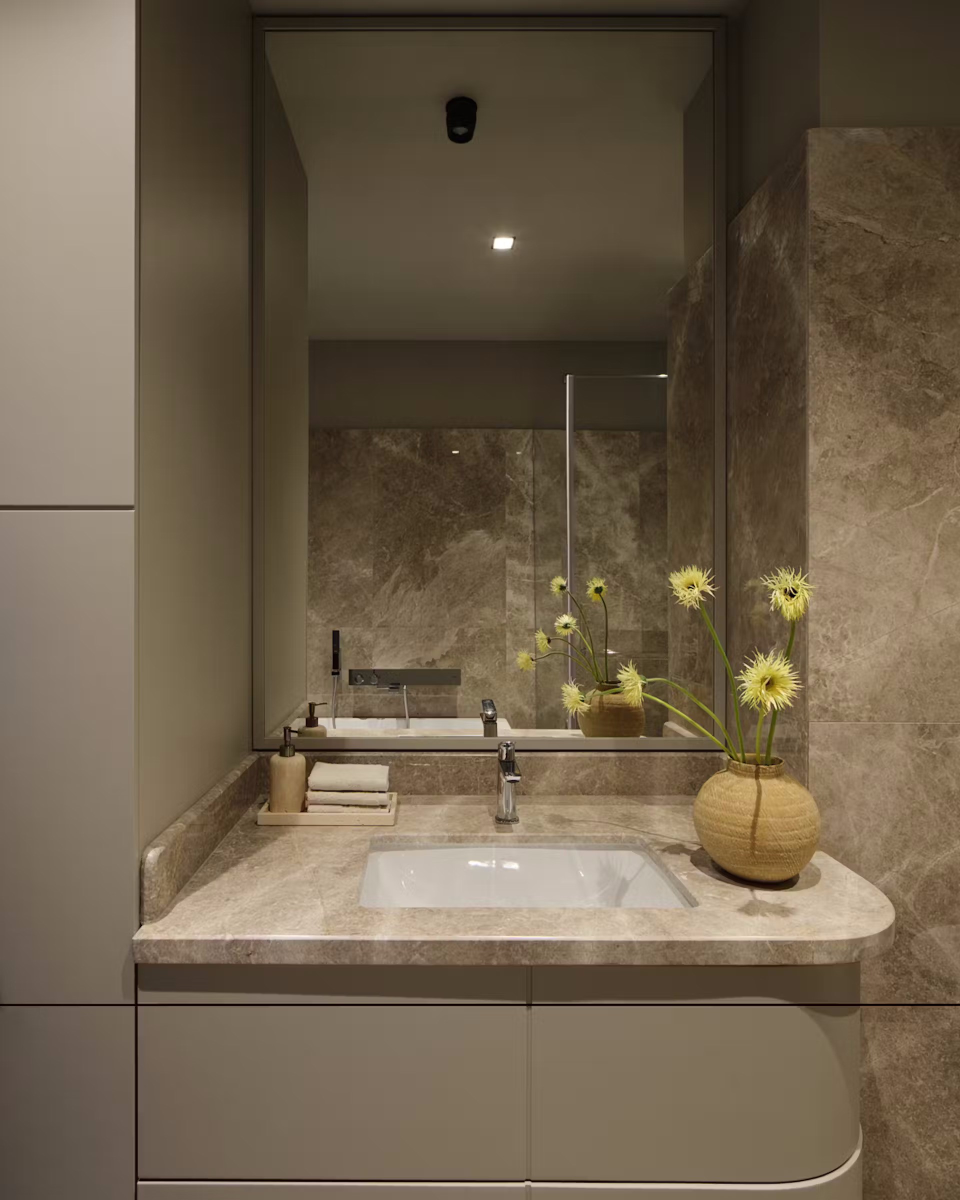 Nội thất tông màu tối đầy phong cách cho căn hộ chung cư  ảnh 19