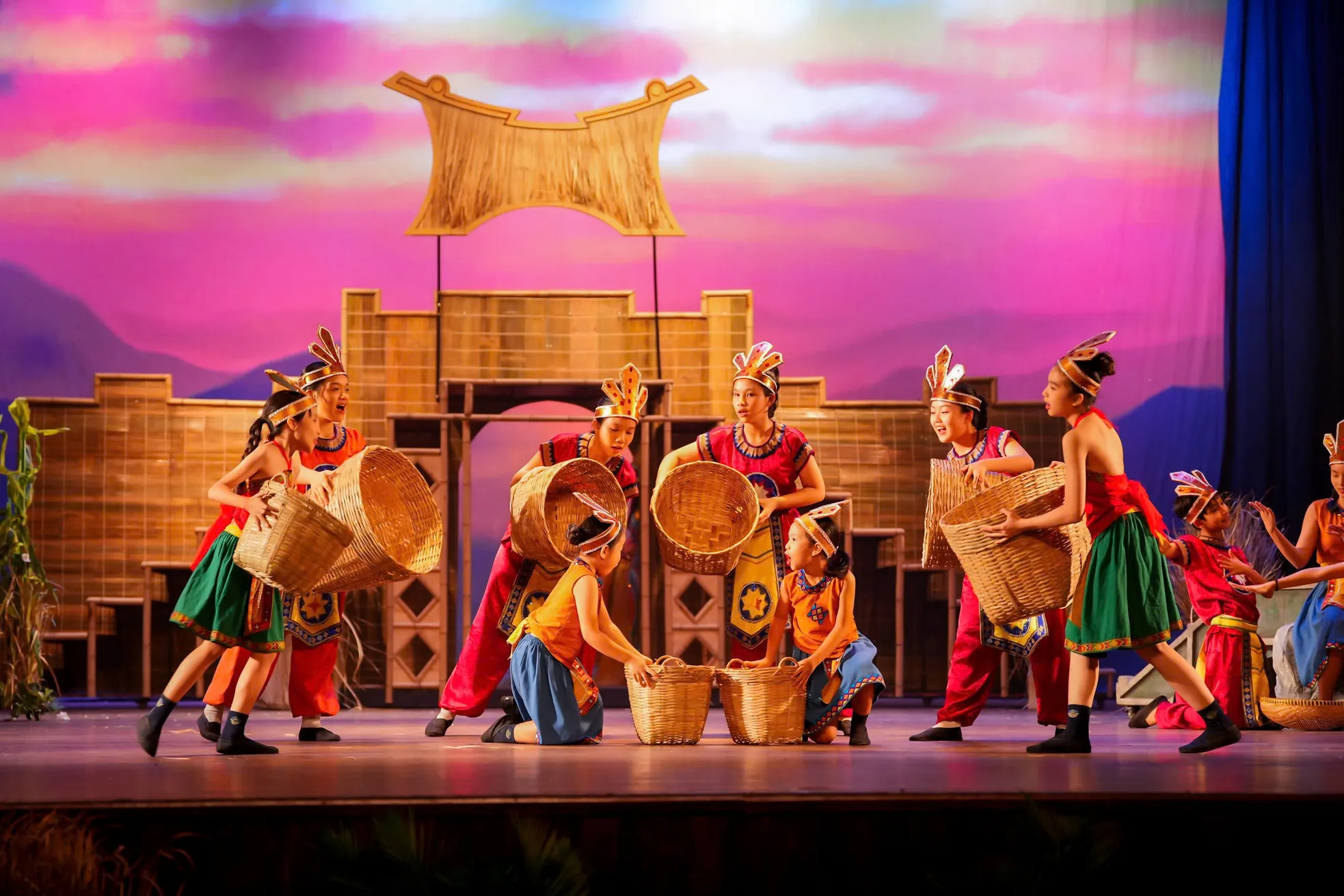 'The Enchanted Crossbow' của Victoria School toả sáng tại Danaff III - Biểu tượng của một Đà Nẵng mới ảnh 3
