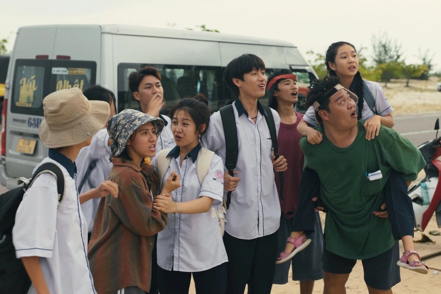 'Lật mặt 8' của Lý Hải: Kịch bản cũ kỹ, khiên cưỡng ảnh 2