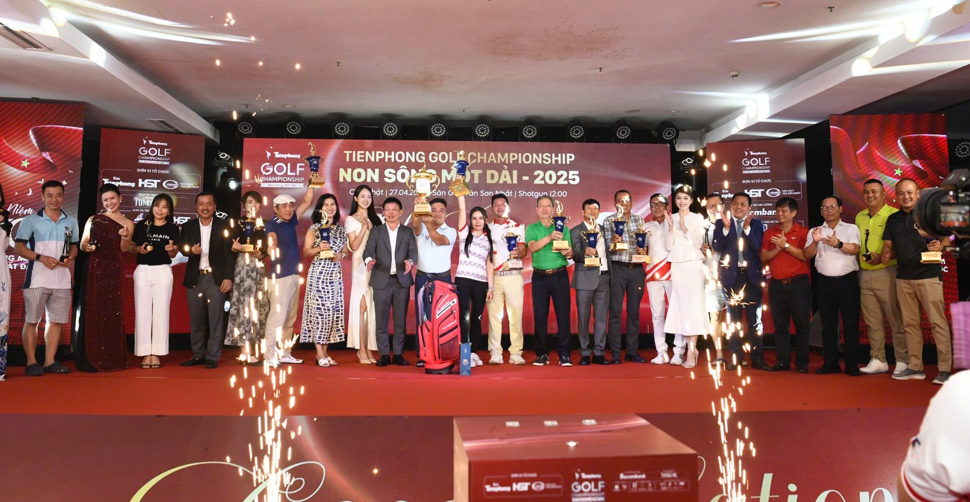 Hoa hậu Thanh Thủy, Á hậu Ngọc Thảo chúc mừng chức vô địch của golfer Tăng Thành Trung ảnh 13
