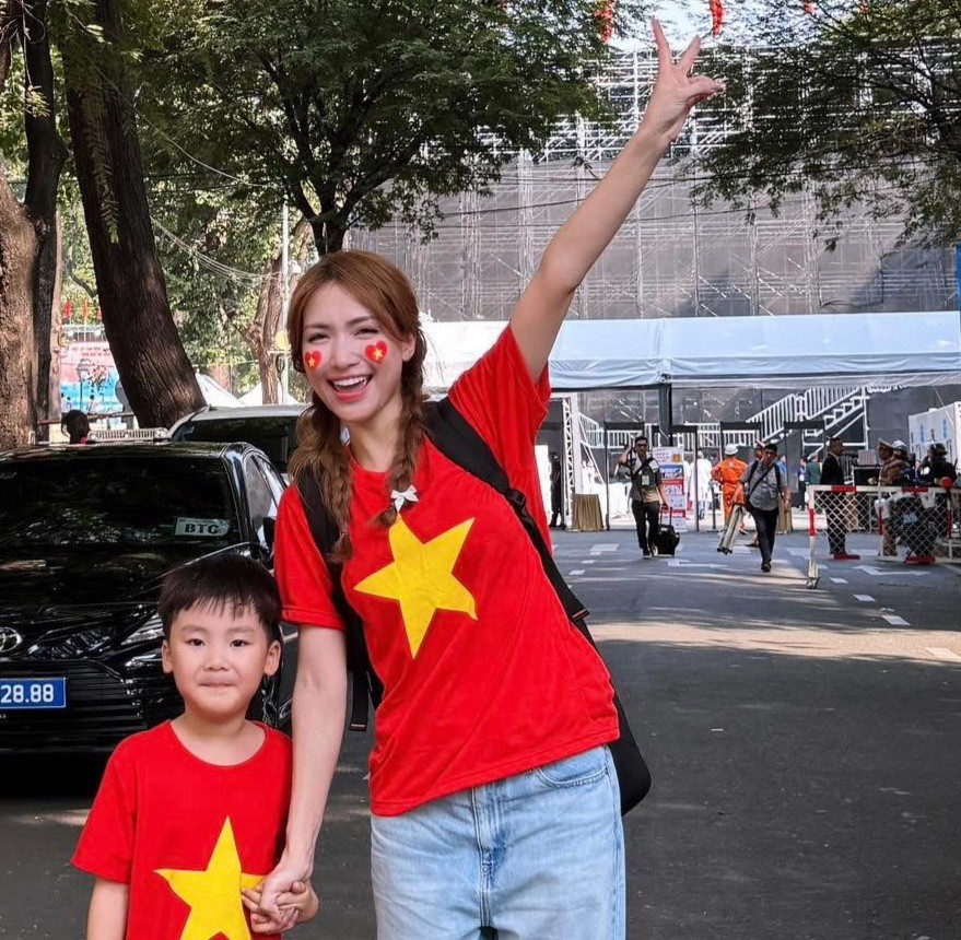 Nghệ sĩ nghỉ lễ 30/4 ảnh 7
