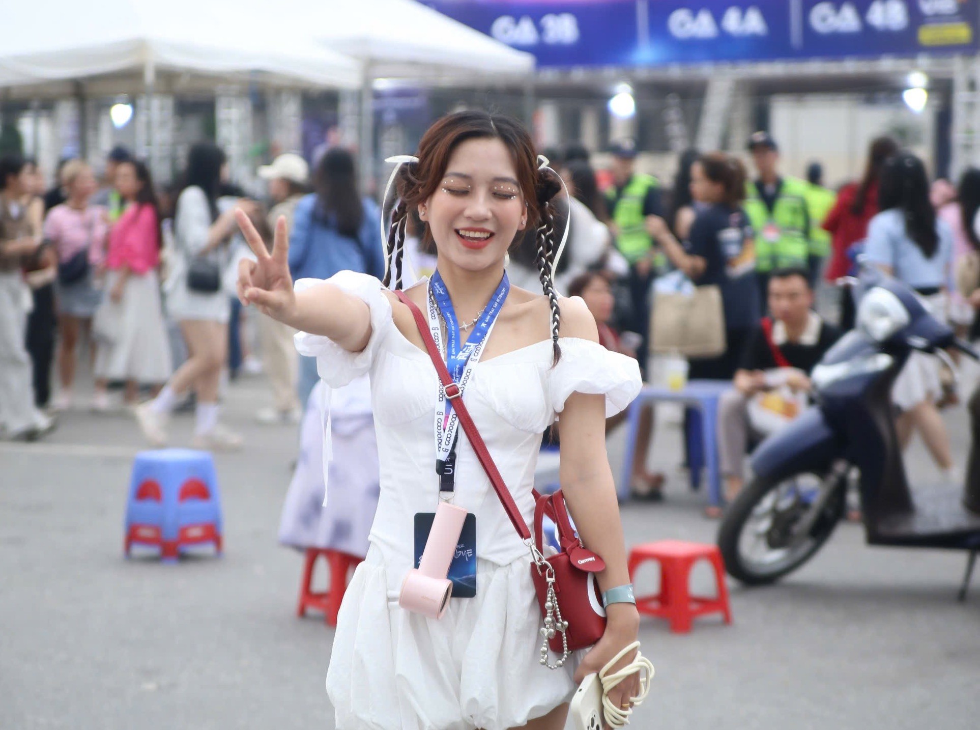 Khán giả đội mưa tầm tã xem Anh trai say hi ảnh 6