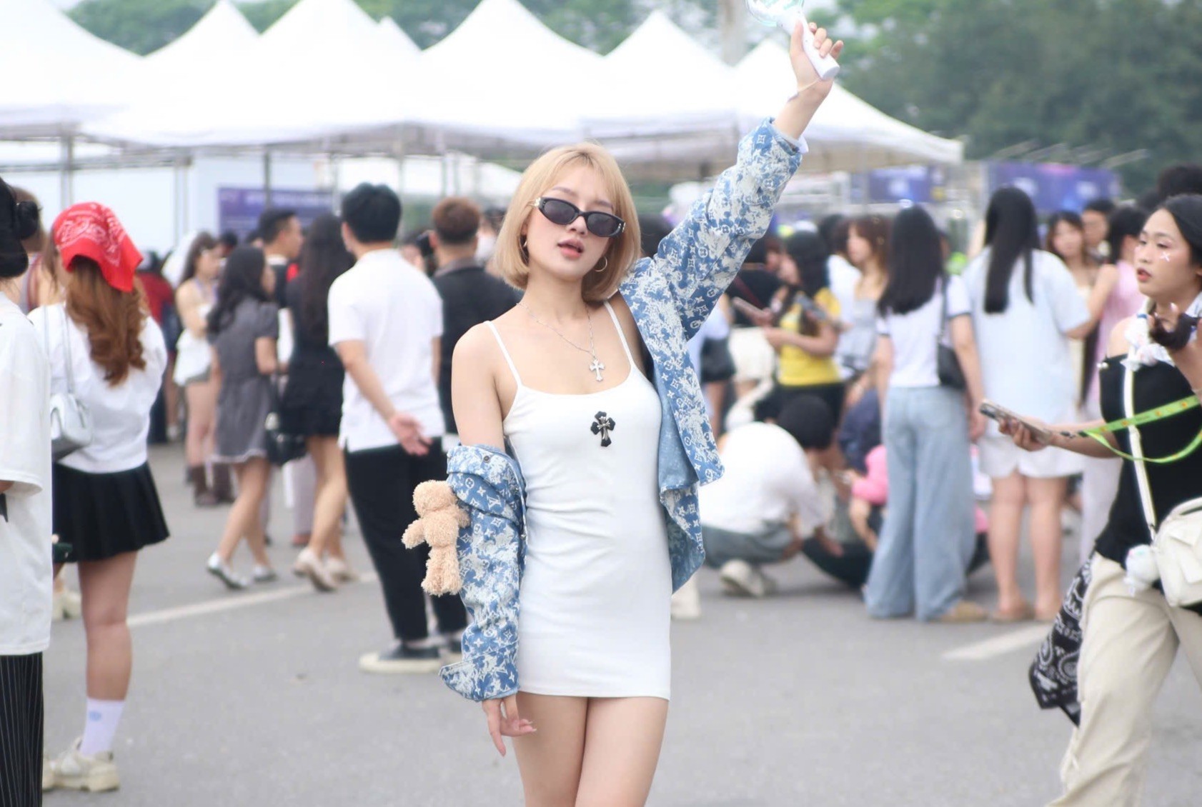 Khán giả đội mưa tầm tã xem Anh trai say hi ảnh 11