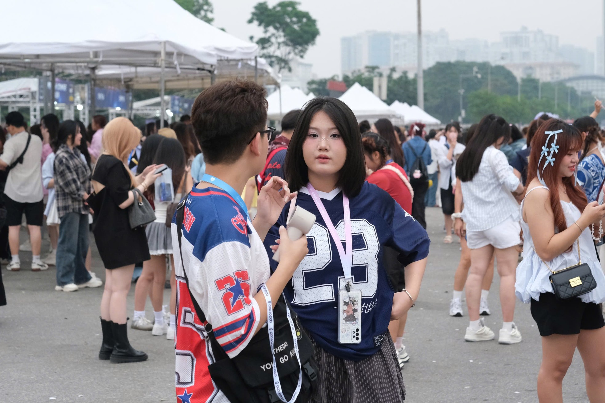 Khán giả đội mưa tầm tã xem Anh trai say hi ảnh 13