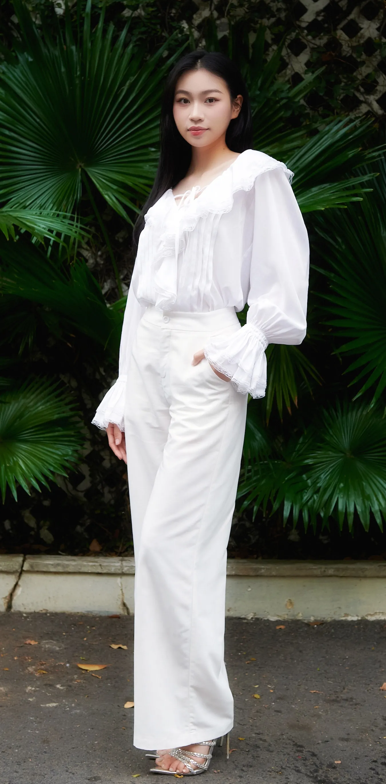 Tuổi thơ chăn trâu, tập catwalk ngoài ruộng của thí sinh Huyền Cơ ở Hoa hậu Việt Nam ảnh 3