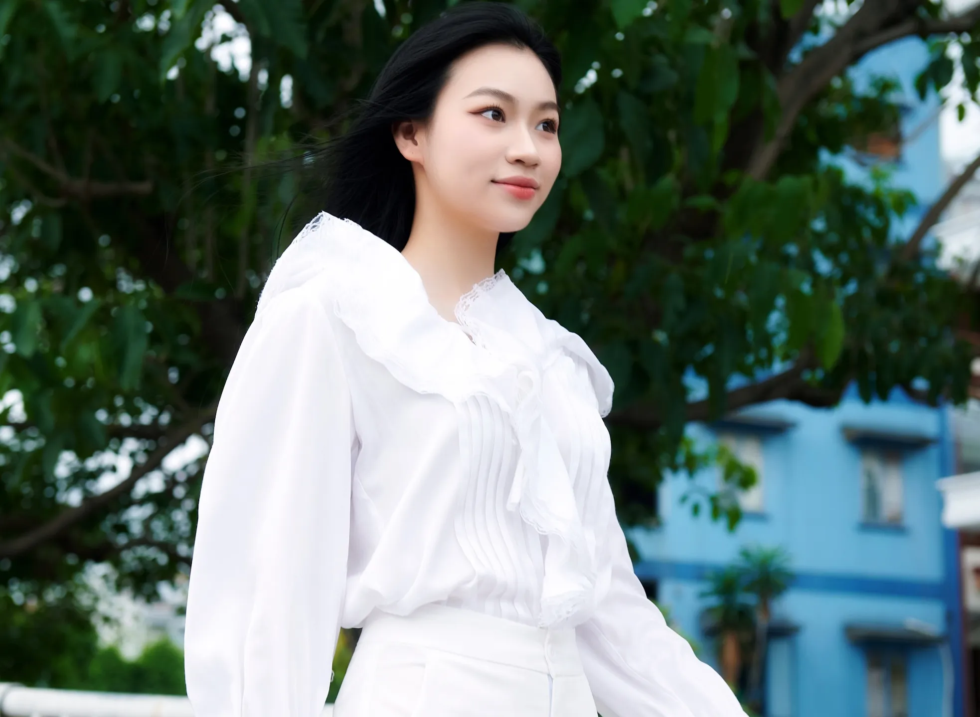 Tuổi thơ chăn trâu, tập catwalk ngoài ruộng của thí sinh Huyền Cơ ở Hoa hậu Việt Nam ảnh 1